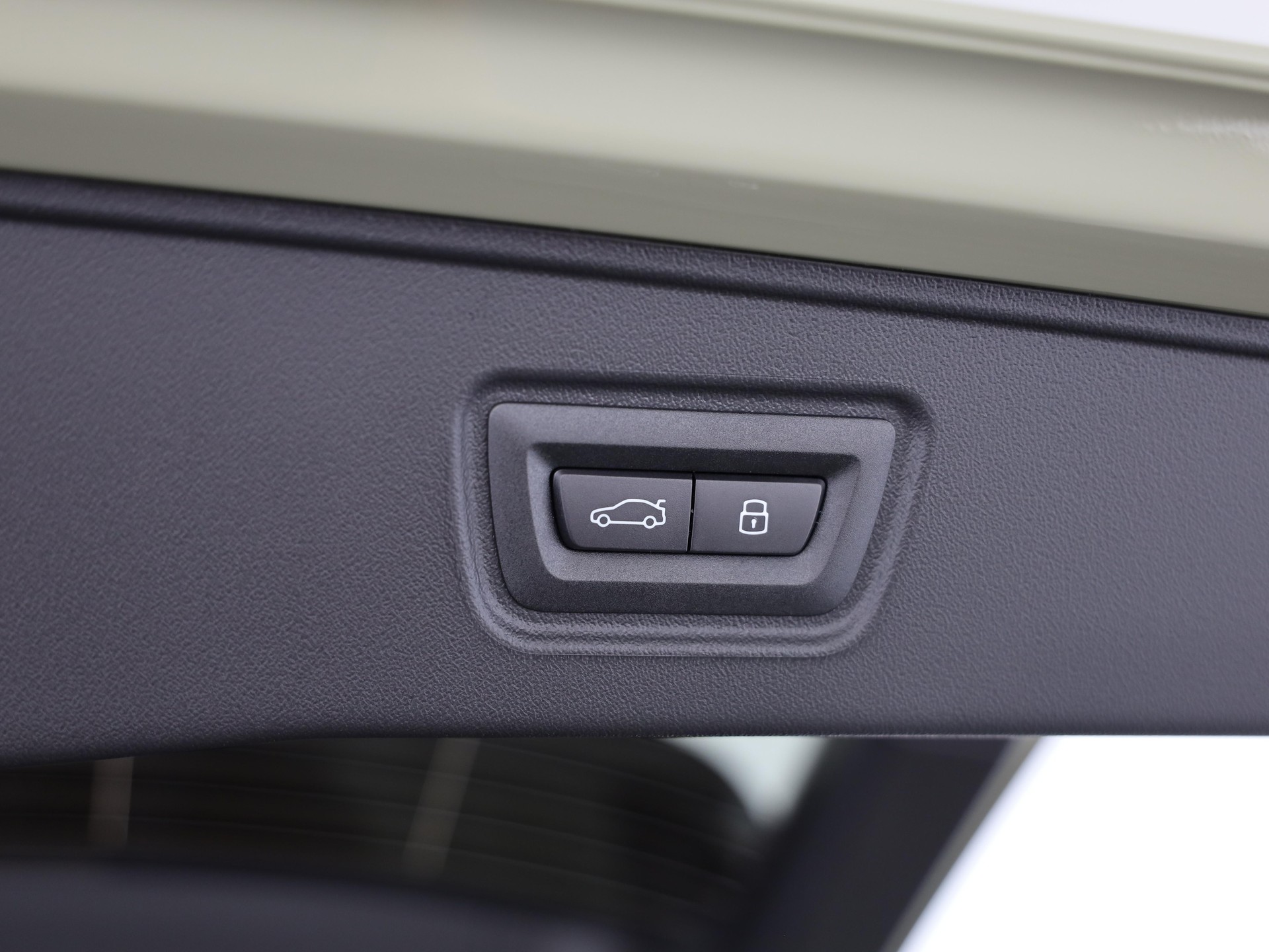 BMW M5 xDrive Touring-image-9