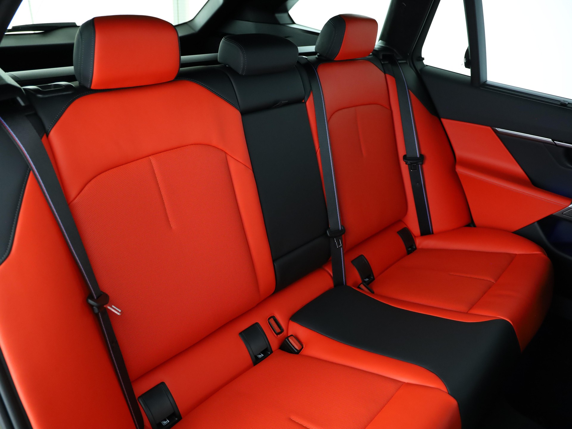 BMW M5 xDrive Touring-image-16