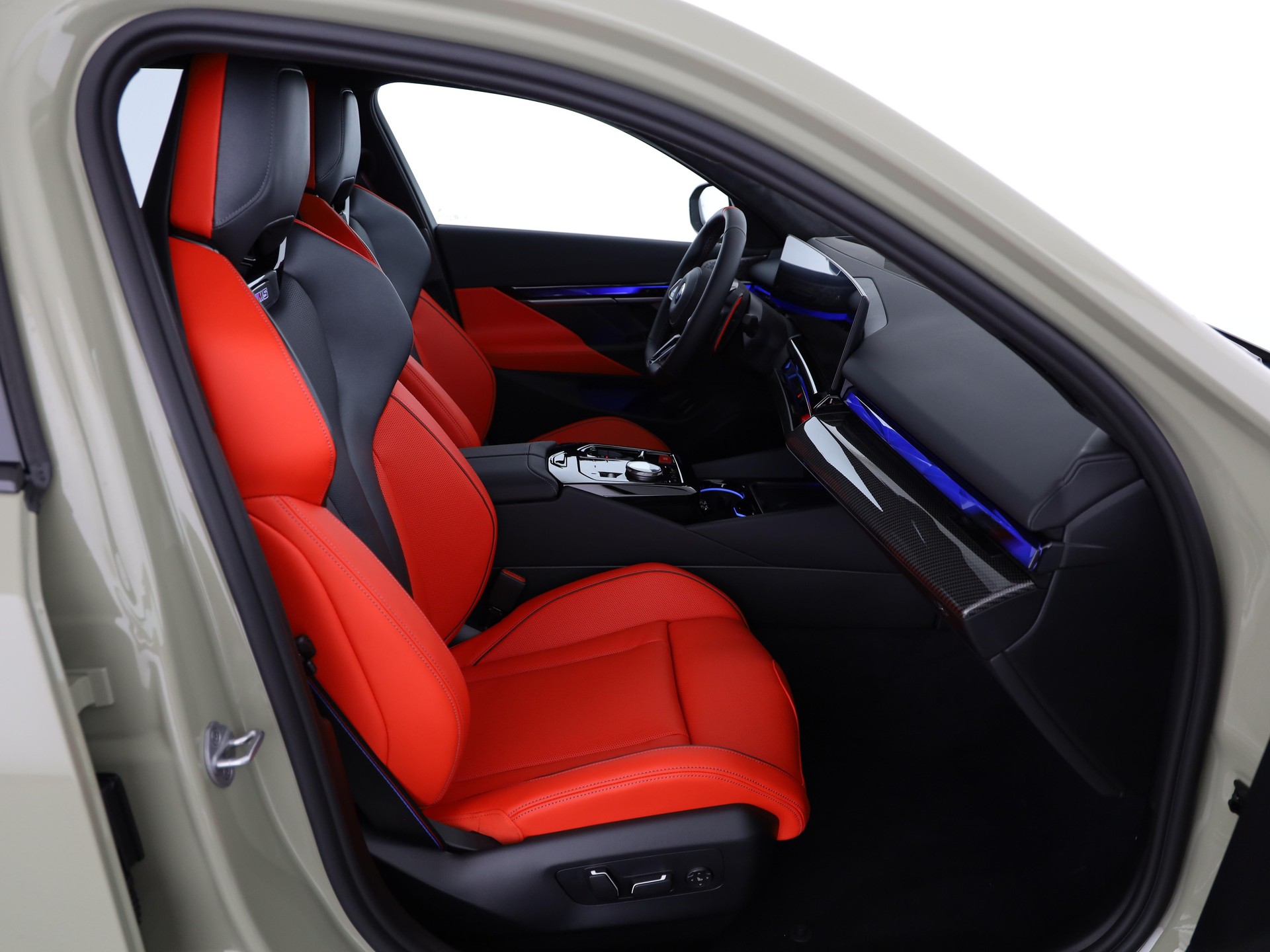 BMW M5 xDrive Touring-image-15