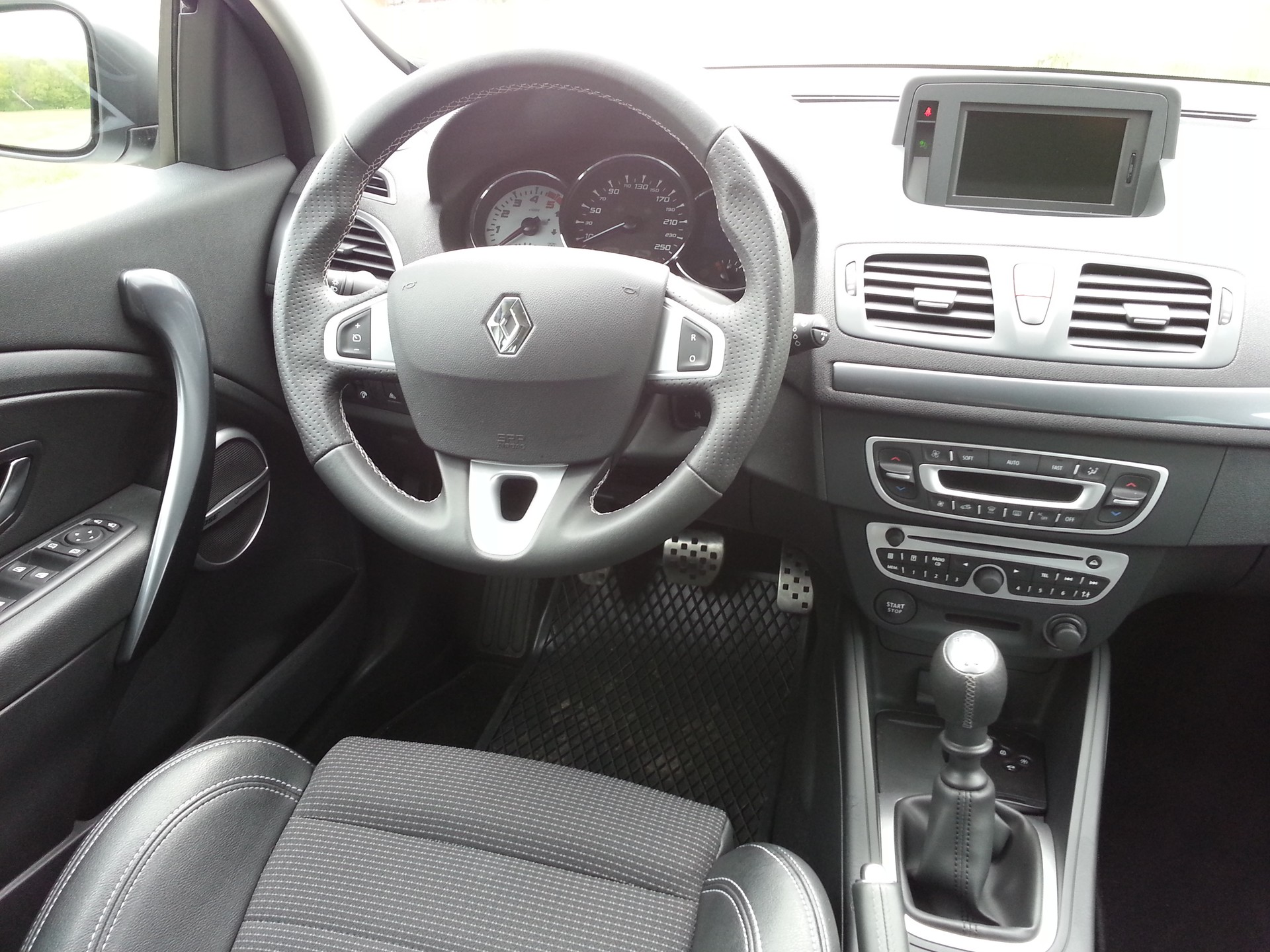RENAULT 2.0 dCi 160 GT-image-5