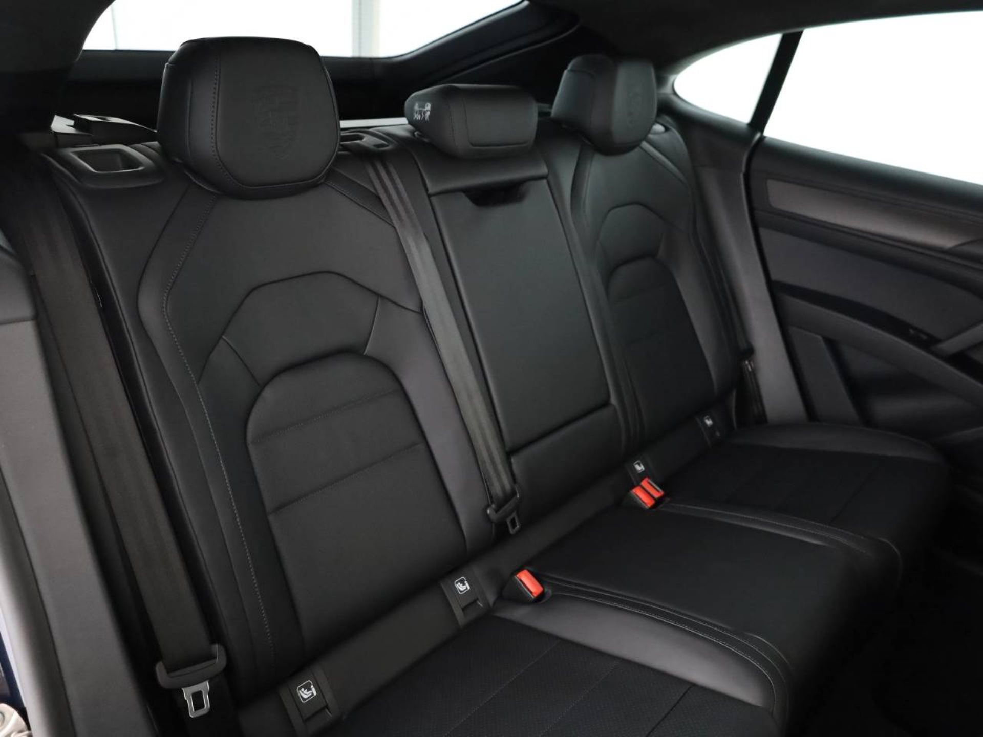 PORSCHE Cayenne Turbo Coupé Electric-image-16