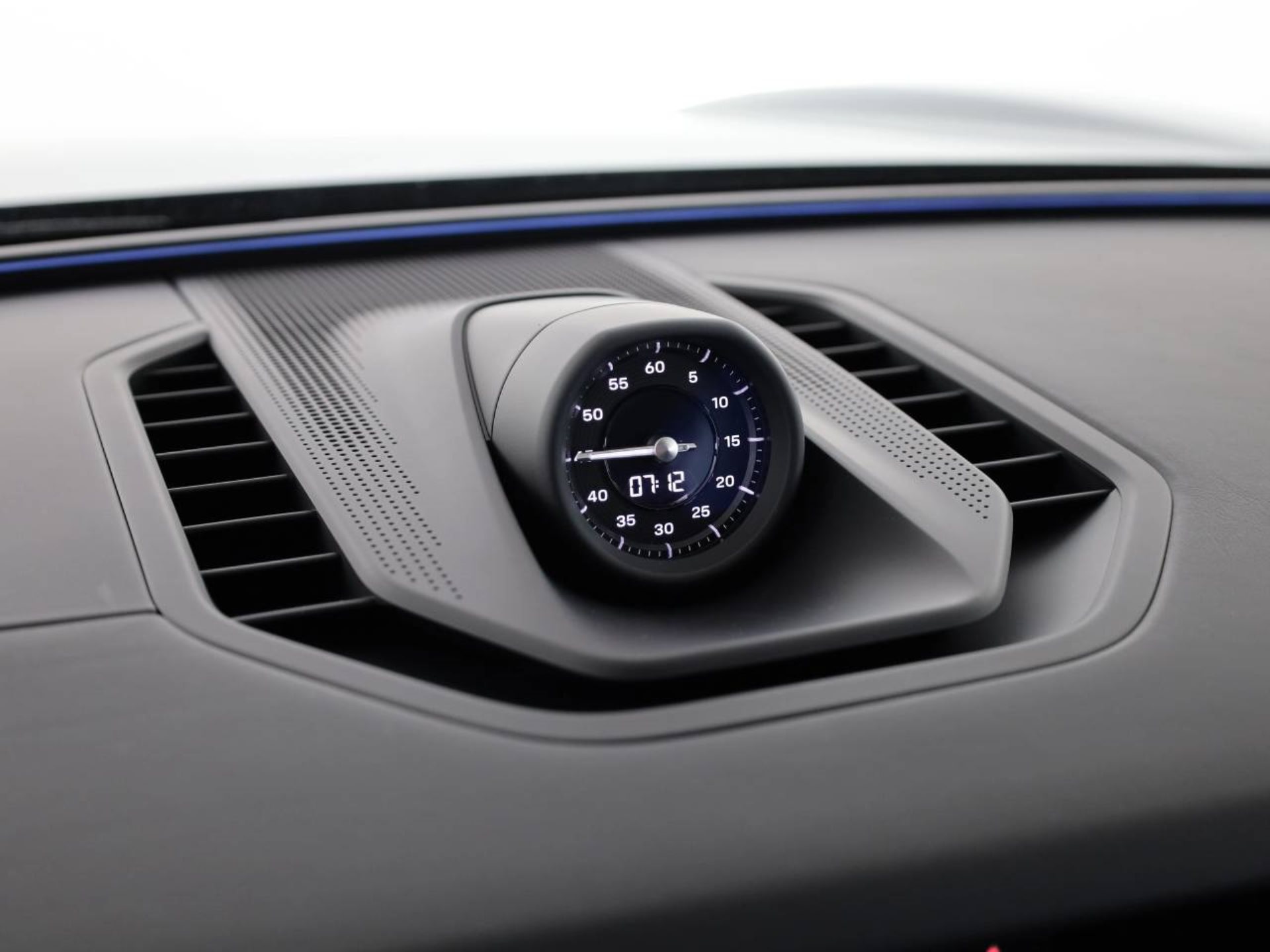 PORSCHE Cayenne Turbo Coupé Electric-image-13