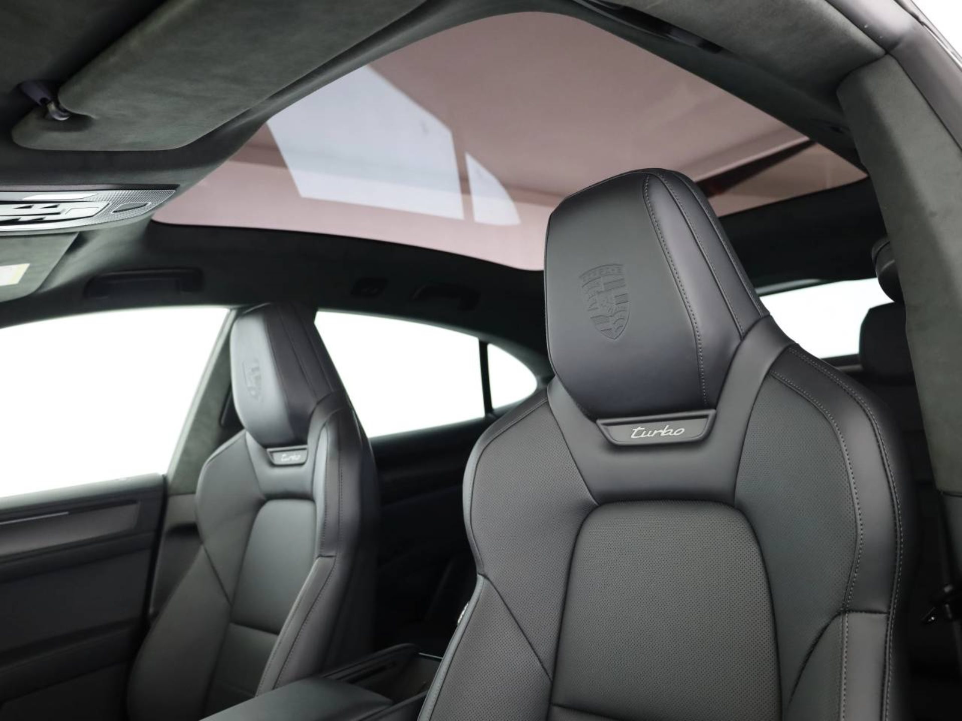 PORSCHE Cayenne Turbo Coupé Electric-image-15