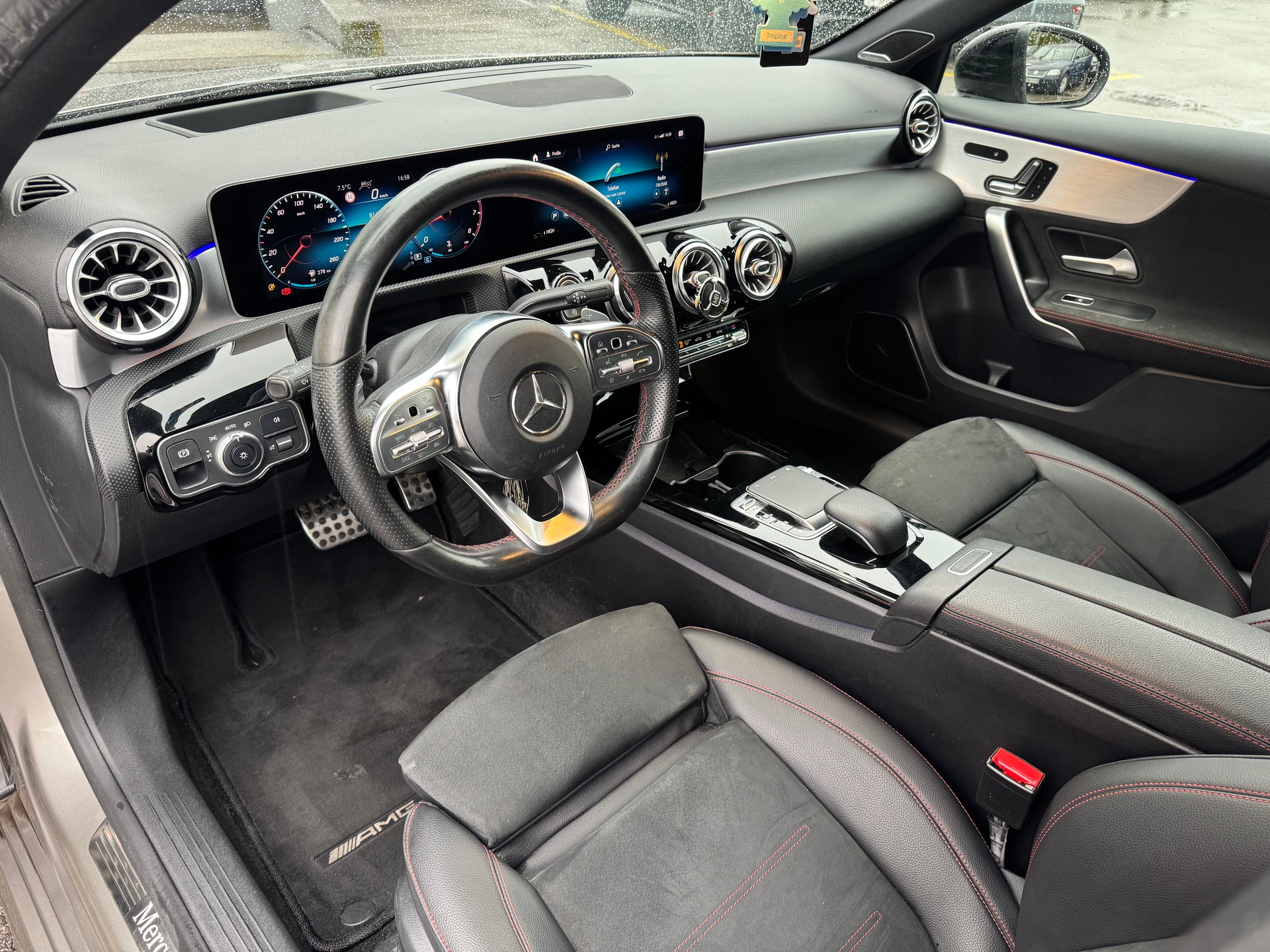 MERCEDES-BENZ A 250 AMG Line 7G-DCT-image-6