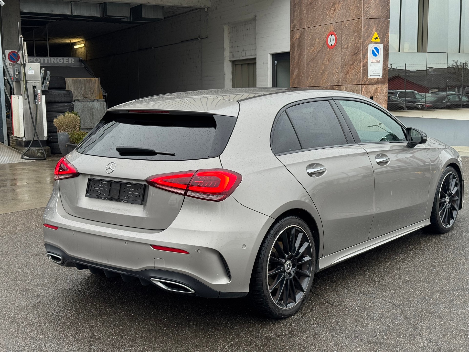 MERCEDES-BENZ A 250 AMG Line 7G-DCT-image-4