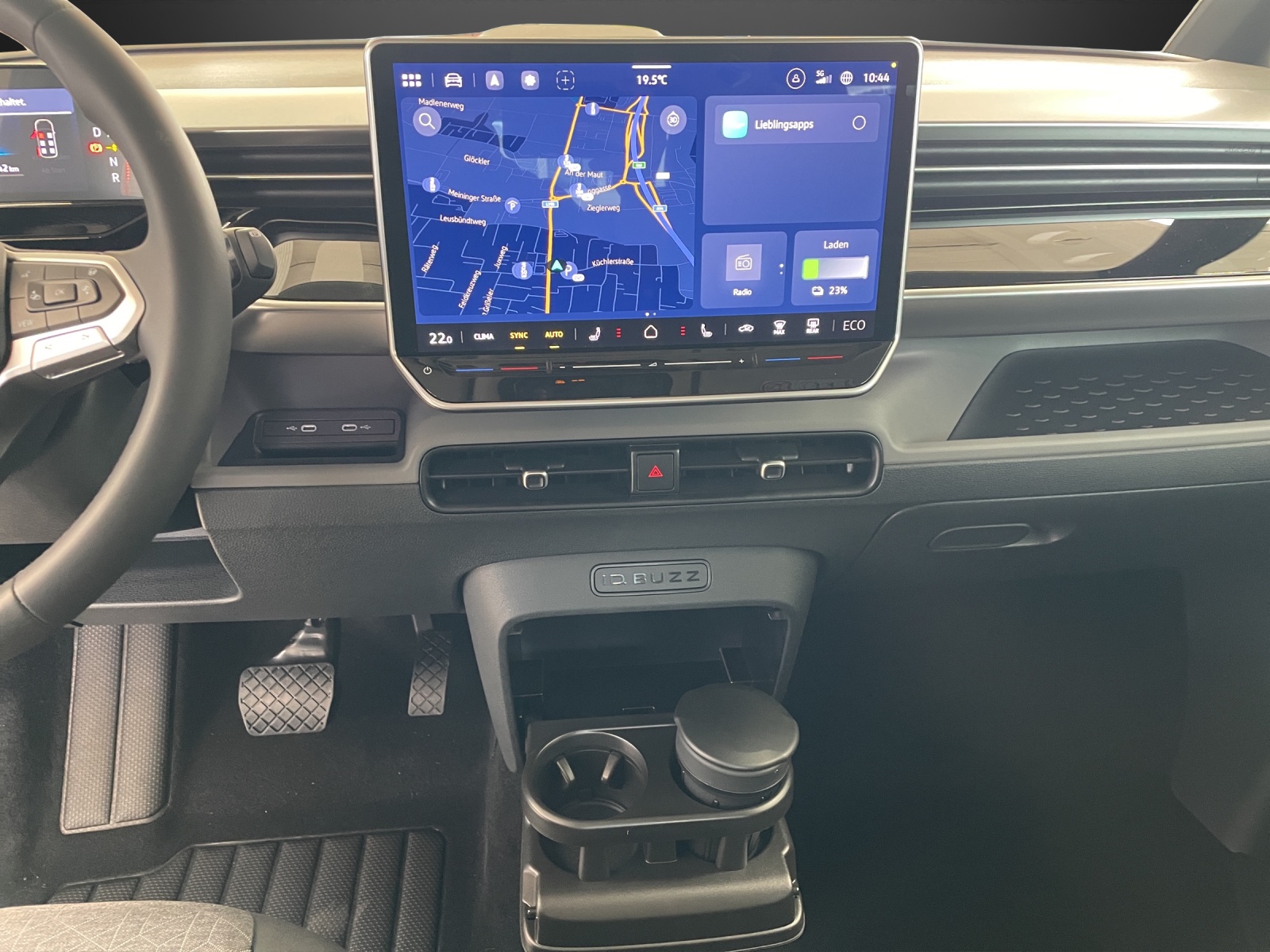 VW ID.Buzz LWB Pro 4 Motion-image-11