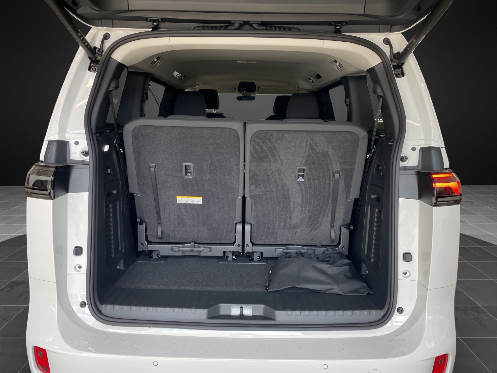 VW ID.Buzz LWB Pro 4 Motion-image-12