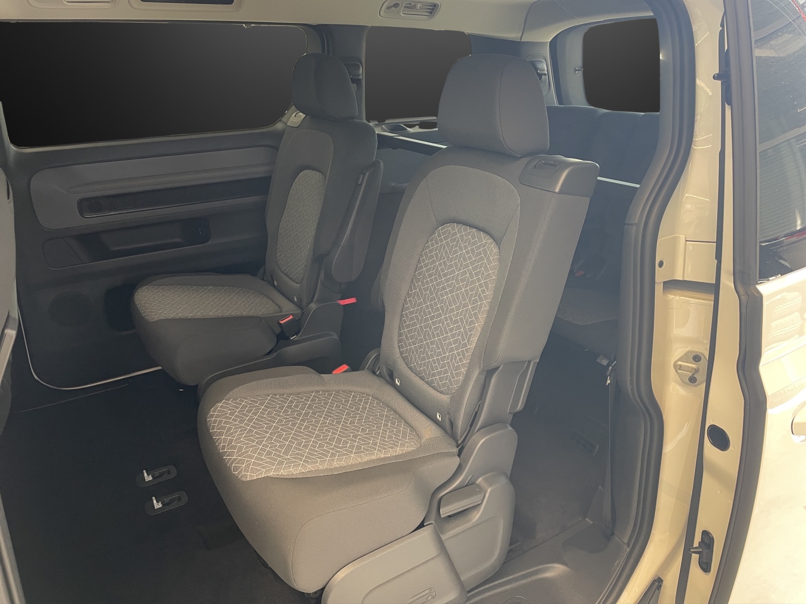 VW ID.Buzz LWB Pro 4 Motion-image-8