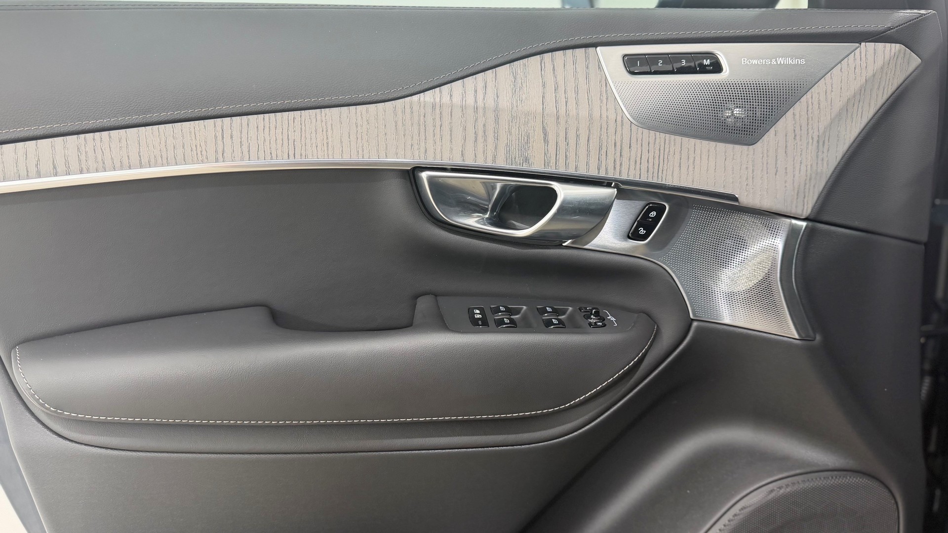 VOLVO XC90 2.0 T8 TE XCLUSIVE Bright-image-14