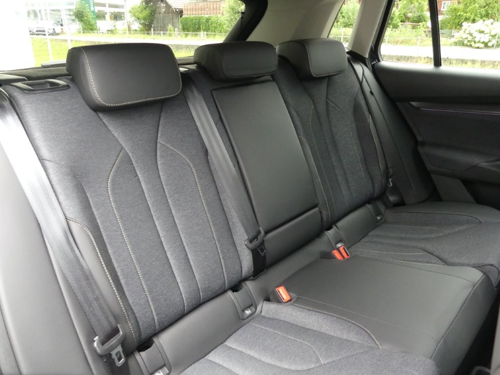 SKODA Elroq 85-image-12