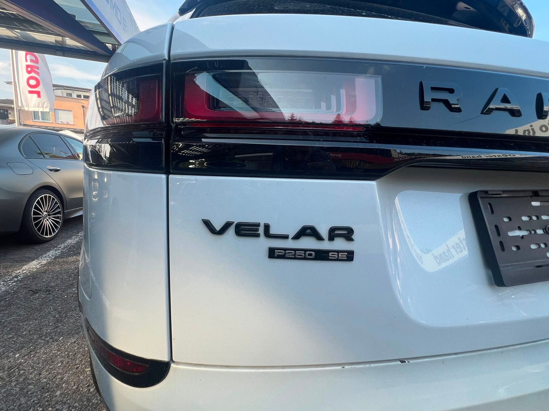 LAND ROVER Range Rover Velar R-Dynamic P 250 Automatic-image-7