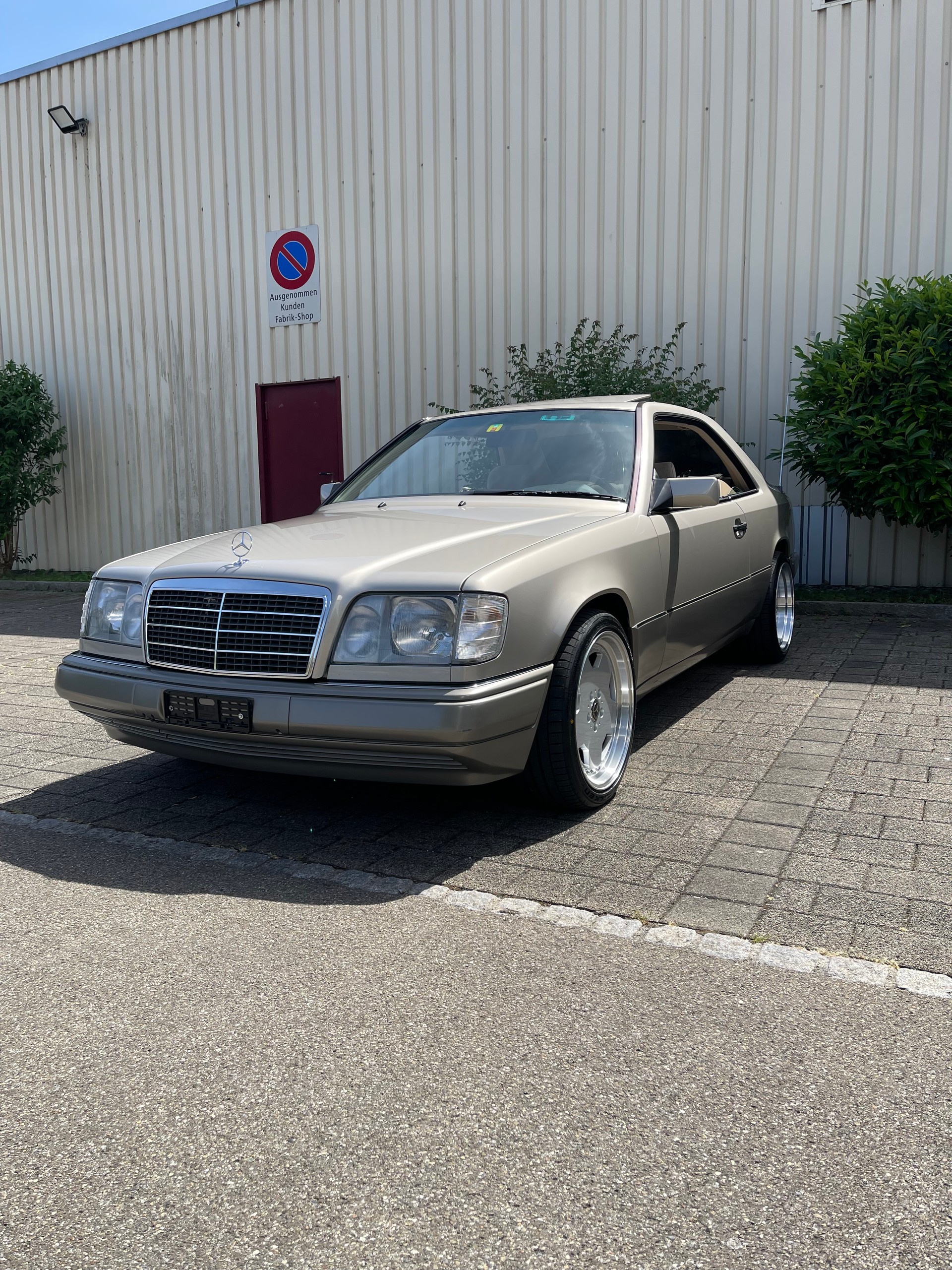 MERCEDES-BENZ E 220 Coupé (C124 - W124)-image-2