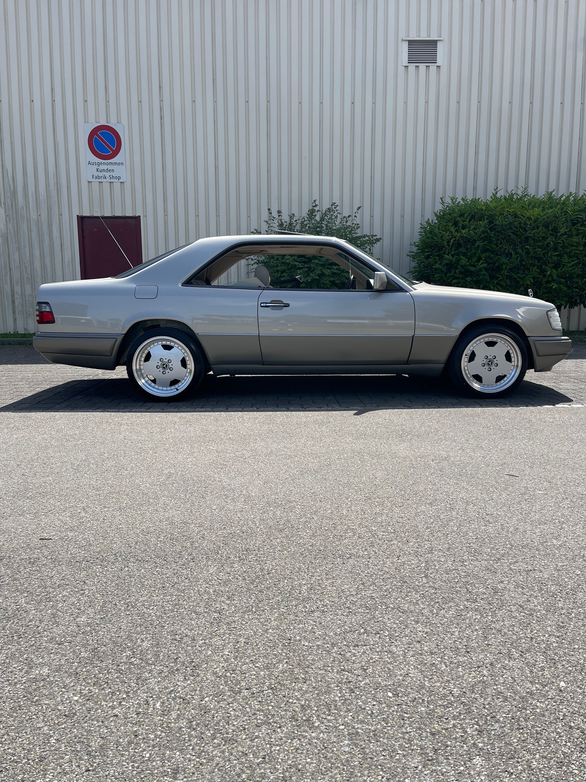 MERCEDES-BENZ E 220 Coupé (C124 - W124)-image-1