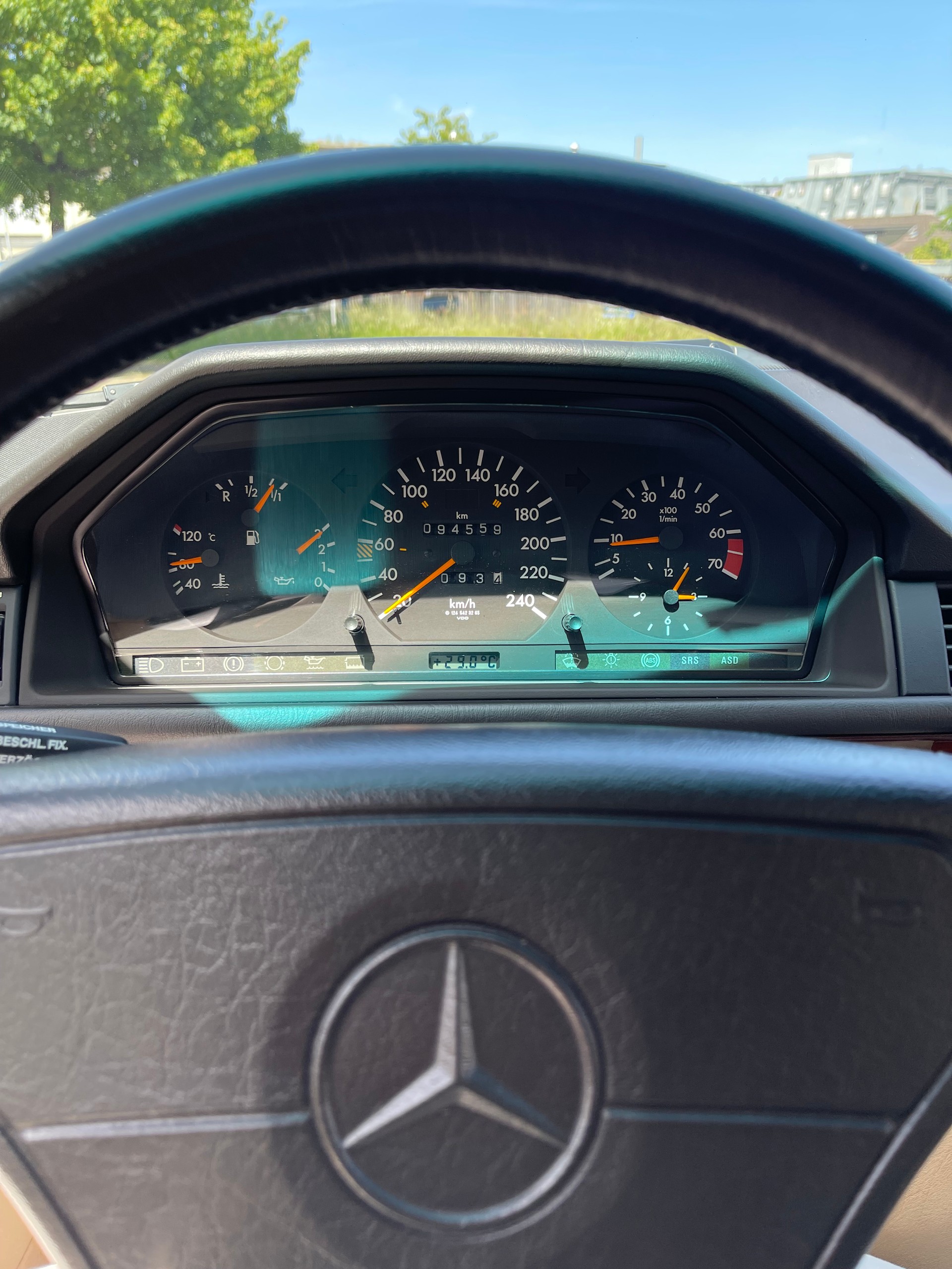 MERCEDES-BENZ E 220 Coupé (C124 - W124)-image-8