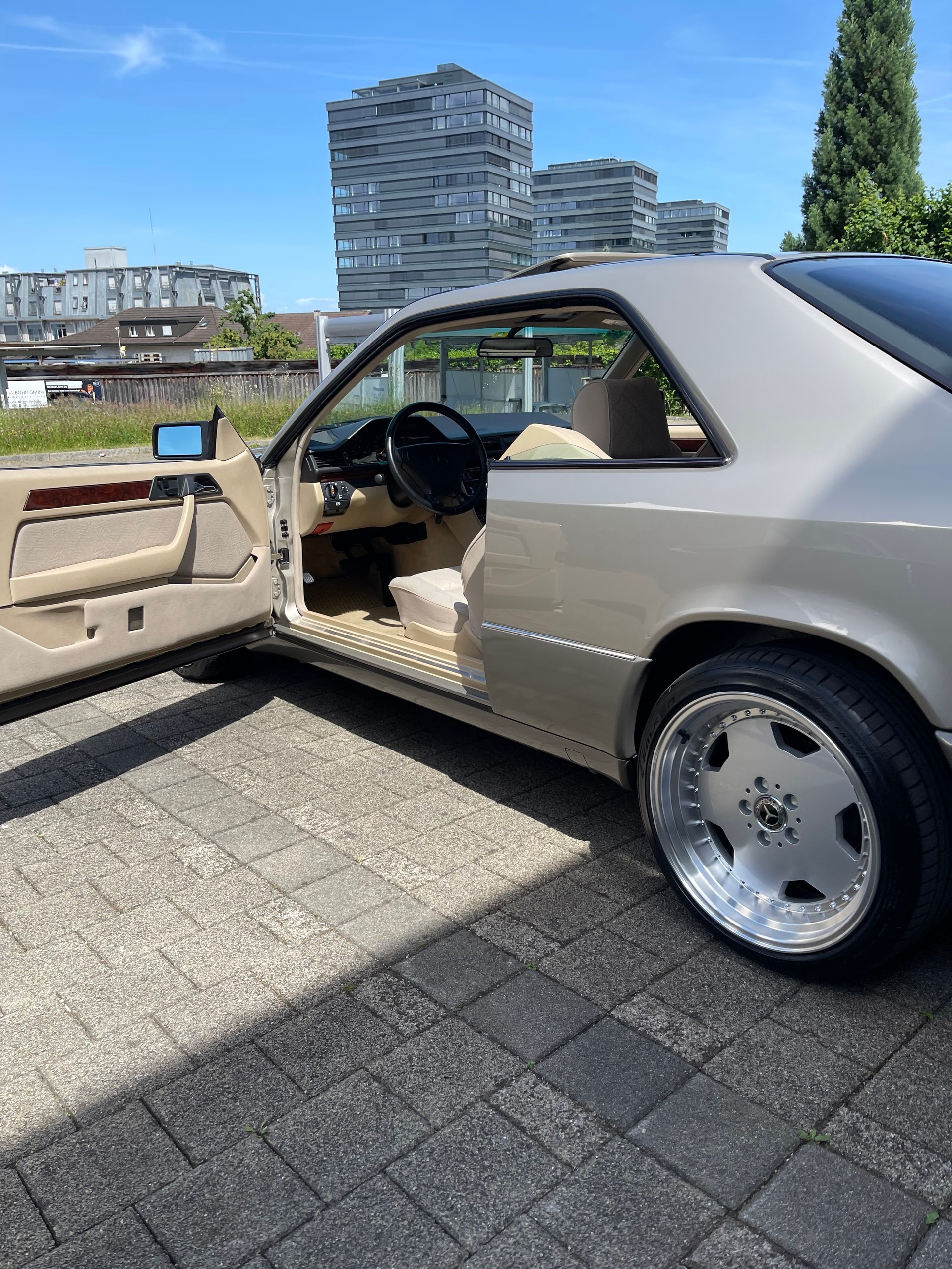 MERCEDES-BENZ E 220 Coupé (C124 - W124)-image-5