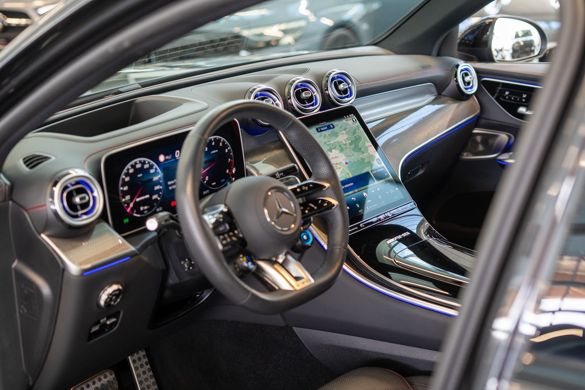 MERCEDES-BENZ GLC 43 AMG Executive Edition 4matic Coupé / Panorama-Schiebedach / Head-Up Display / Burmester-image-9