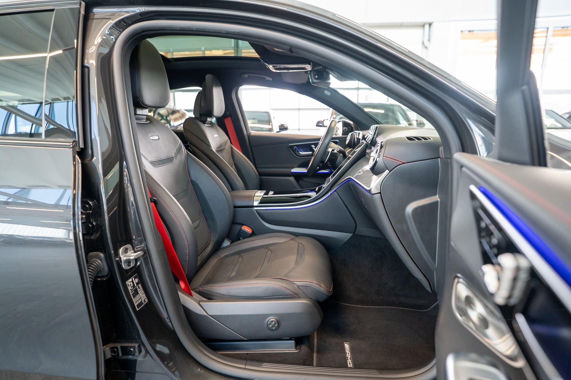 MERCEDES-BENZ GLC 43 AMG Executive Edition 4matic Coupé / Panorama-Schiebedach / Head-Up Display / Burmester-image-14