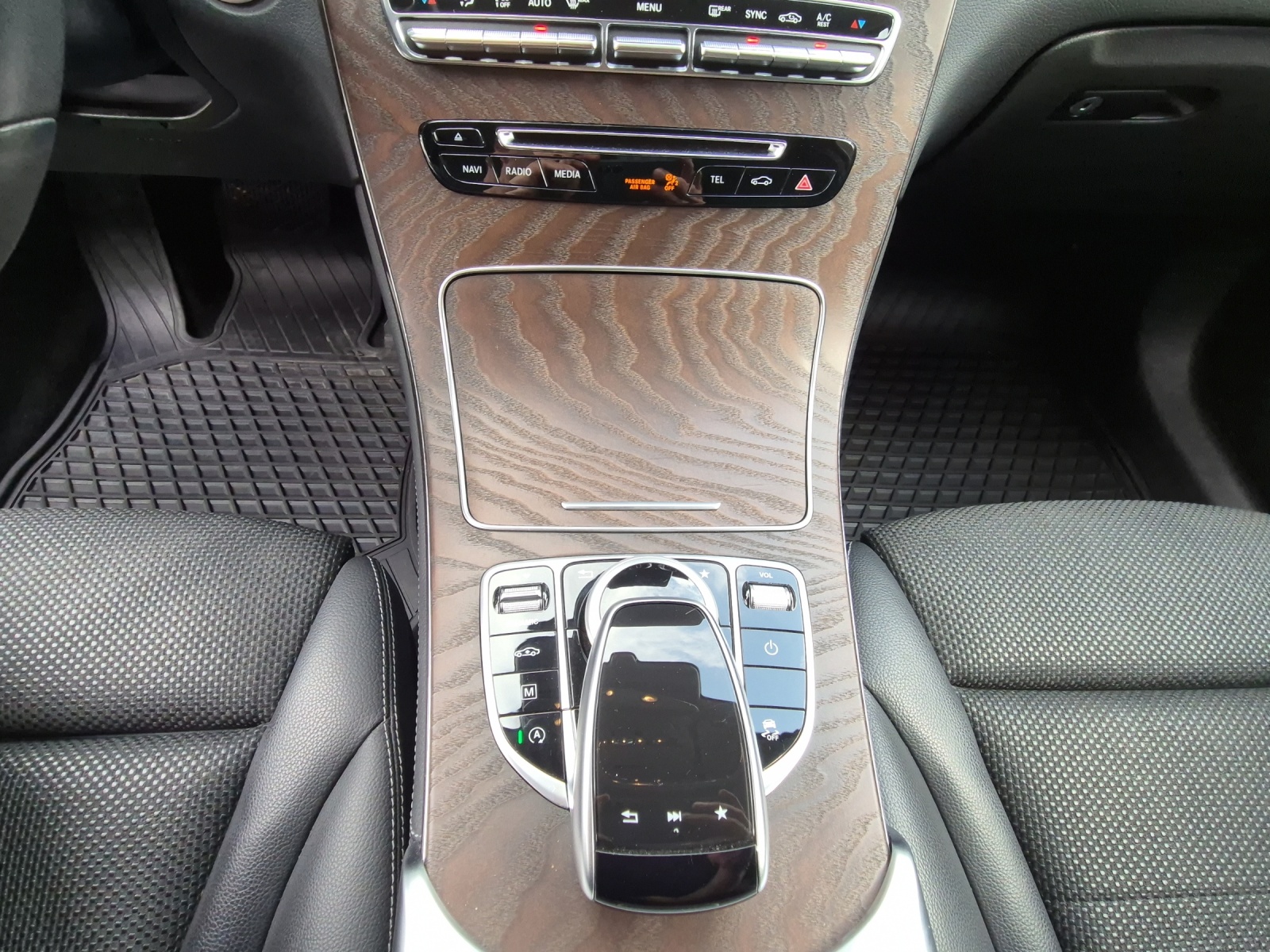 MERCEDES-BENZ GLC 250 d 4Matic-image-13