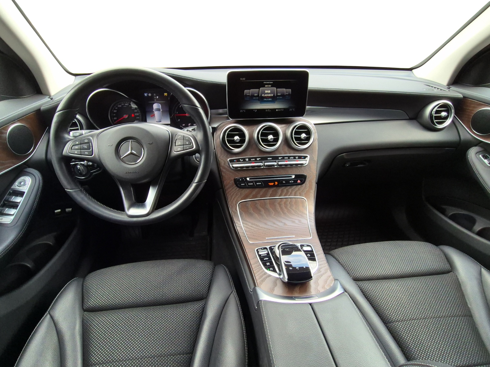 MERCEDES-BENZ GLC 250 d 4Matic-image-9
