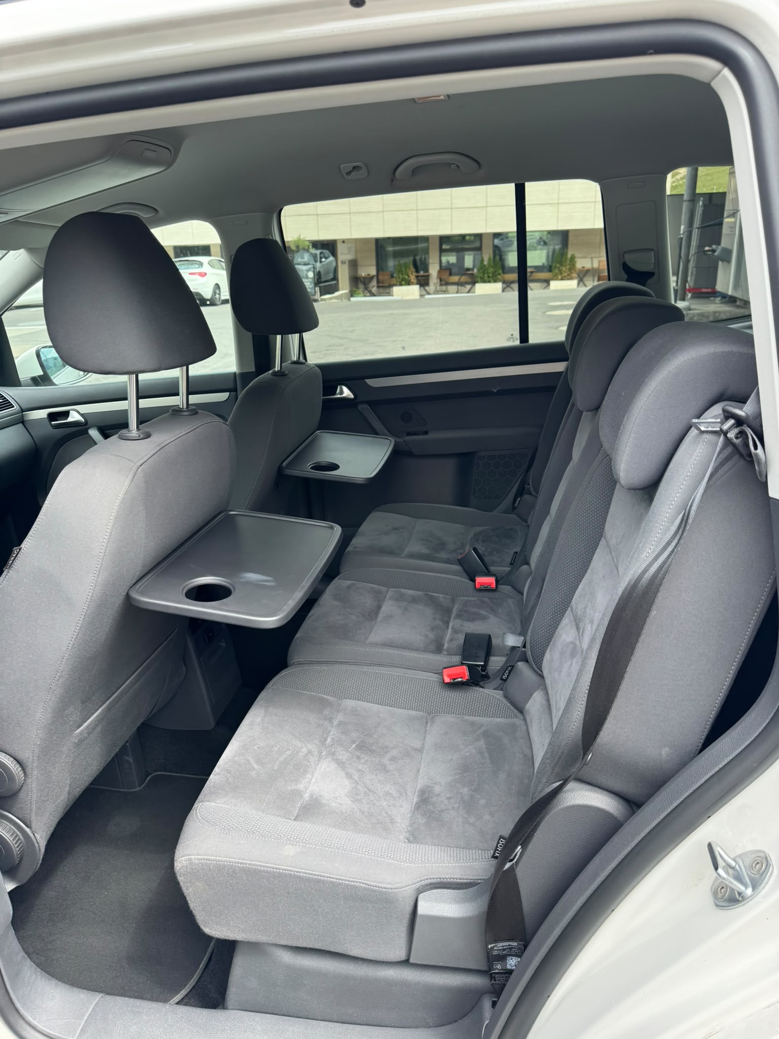 VW Touran 2.0 TDI Highline DSG-image-12