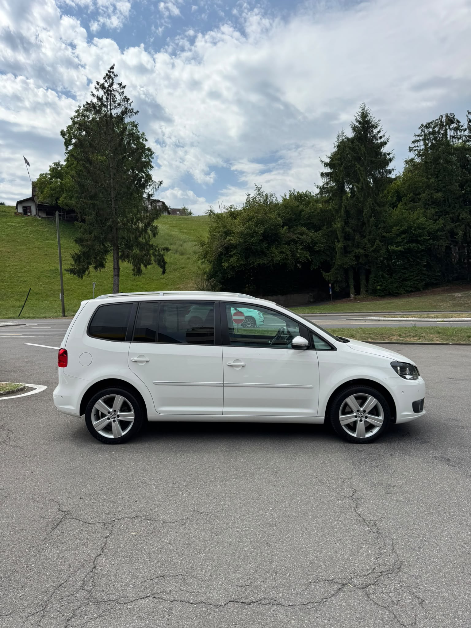 VW Touran 2.0 TDI Highline DSG-image-7