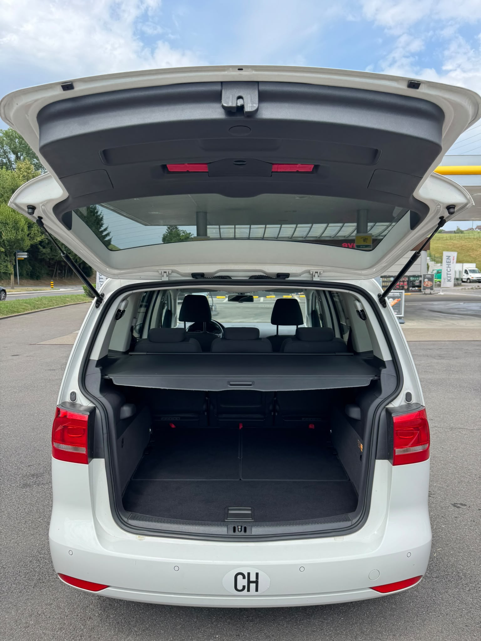 VW Touran 2.0 TDI Highline DSG-image-15