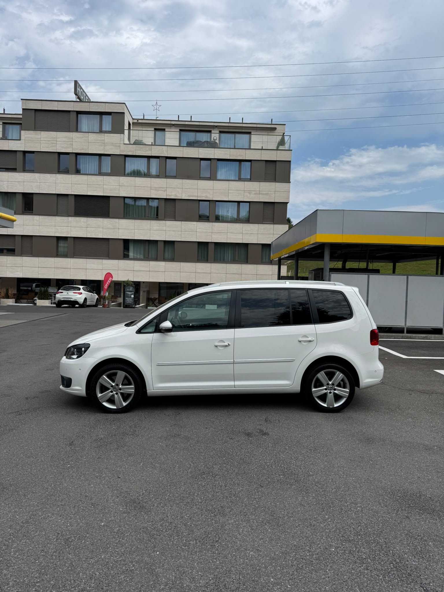 VW Touran 2.0 TDI Highline DSG-image-3