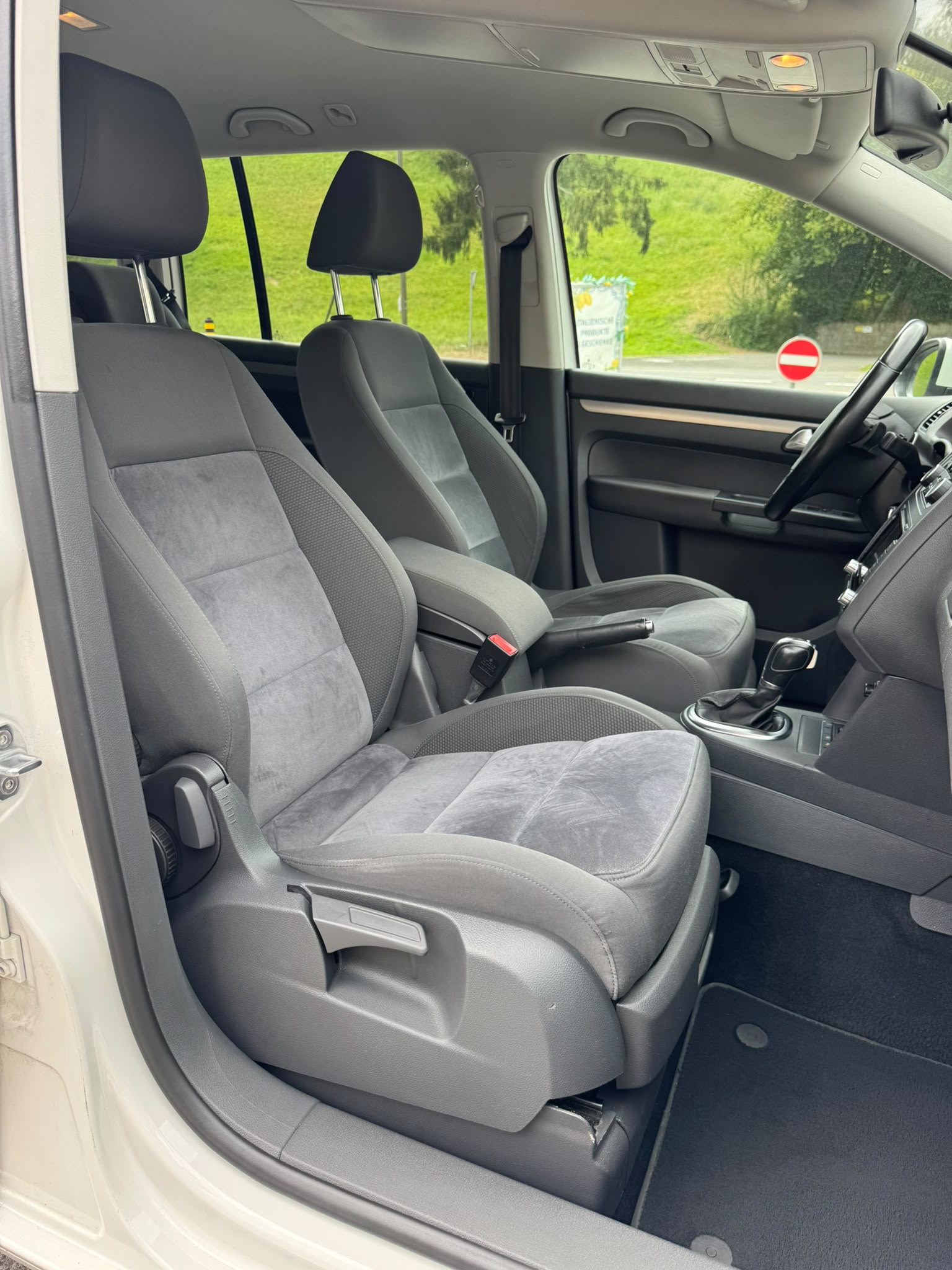 VW Touran 2.0 TDI Highline DSG-image-10