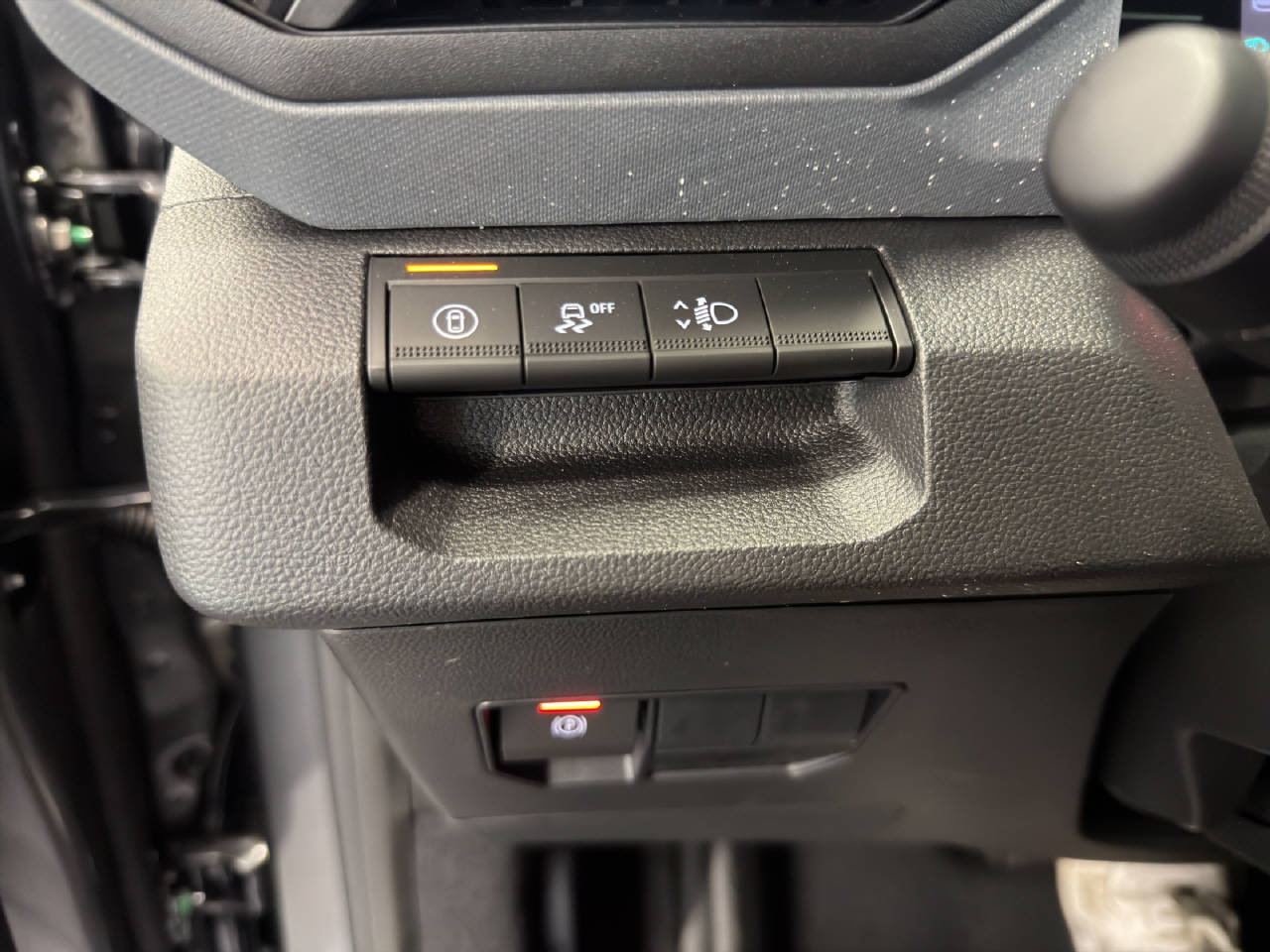 DACIA Duster 1.2 Hybrid Journey 4WD-image-11