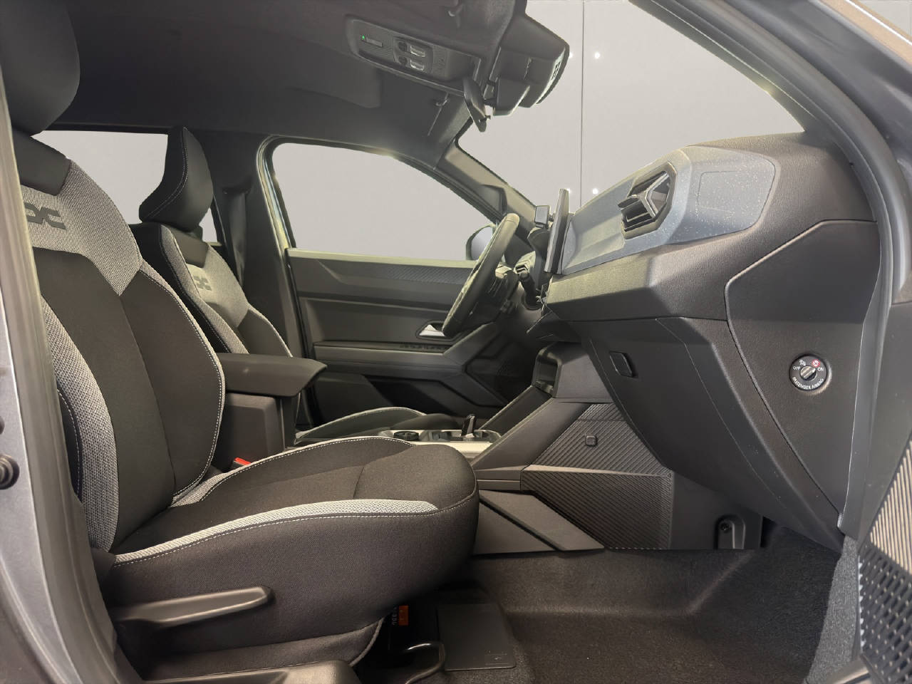 DACIA Duster 1.2 Hybrid Journey 4WD-image-12