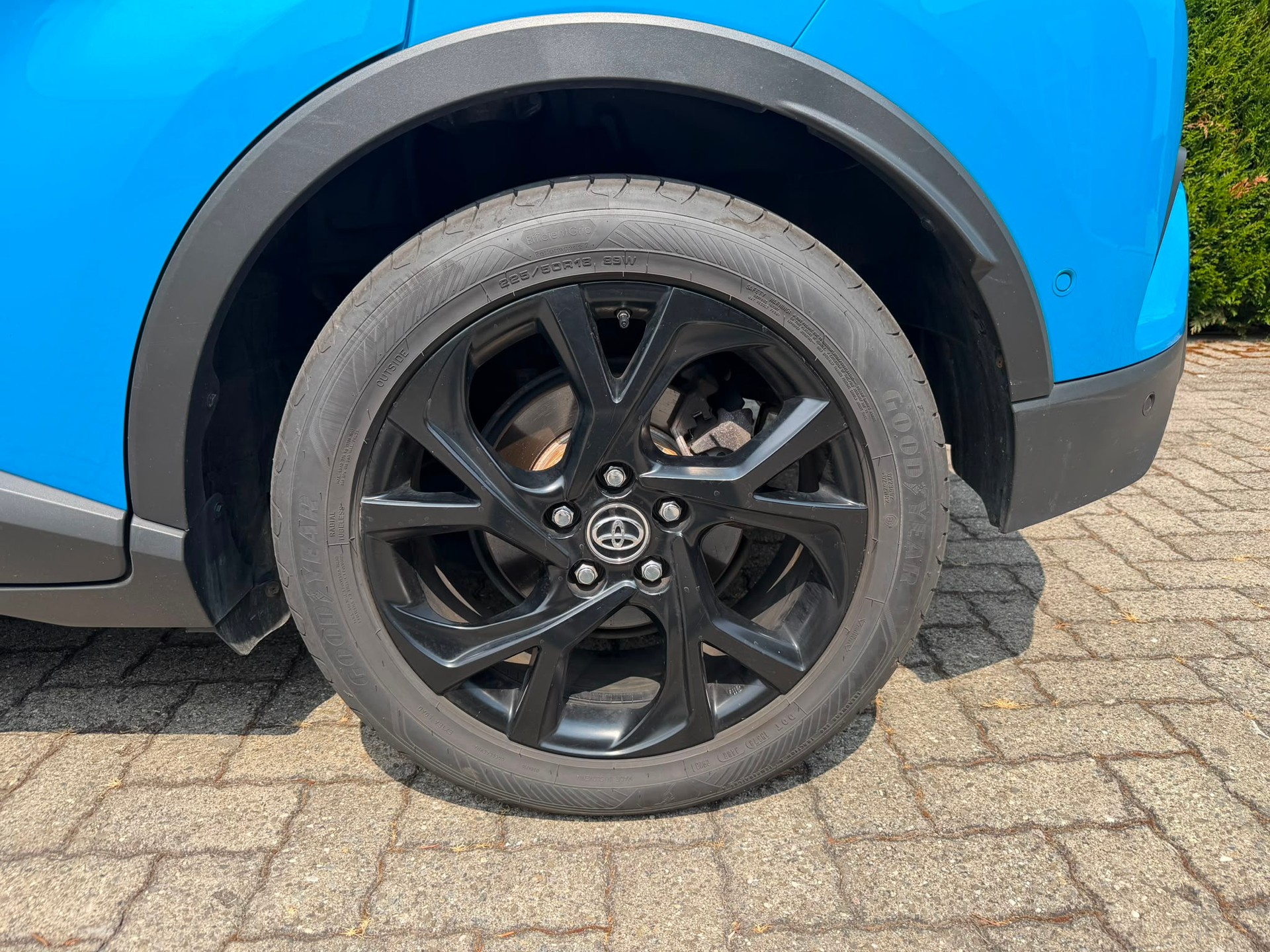 TOYOTA C-HR 1.8 HSD Swiss Limited Edition CVT *Attelage*-image-24
