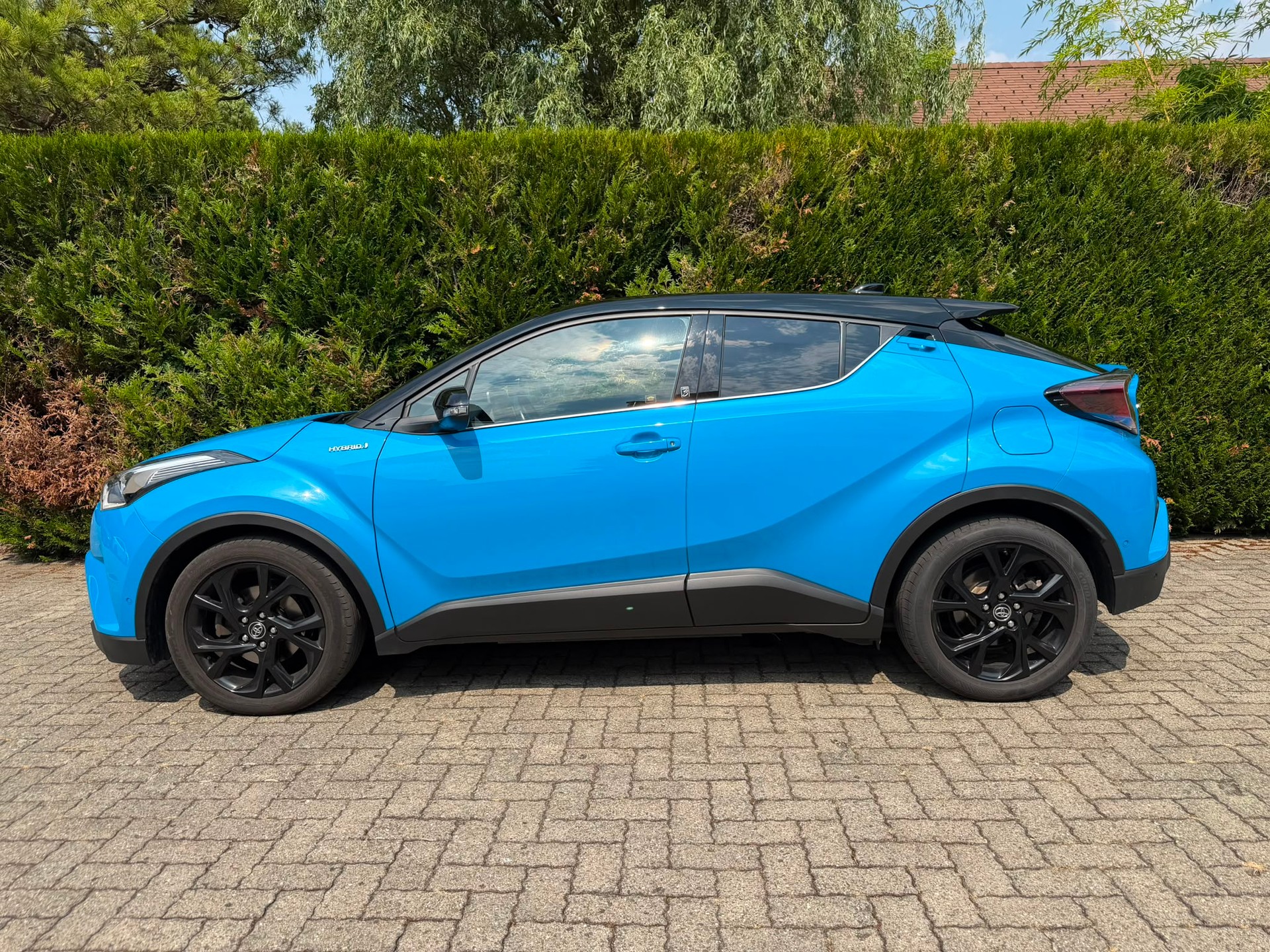TOYOTA C-HR 1.8 HSD Swiss Limited Edition CVT *Attelage*-image-5