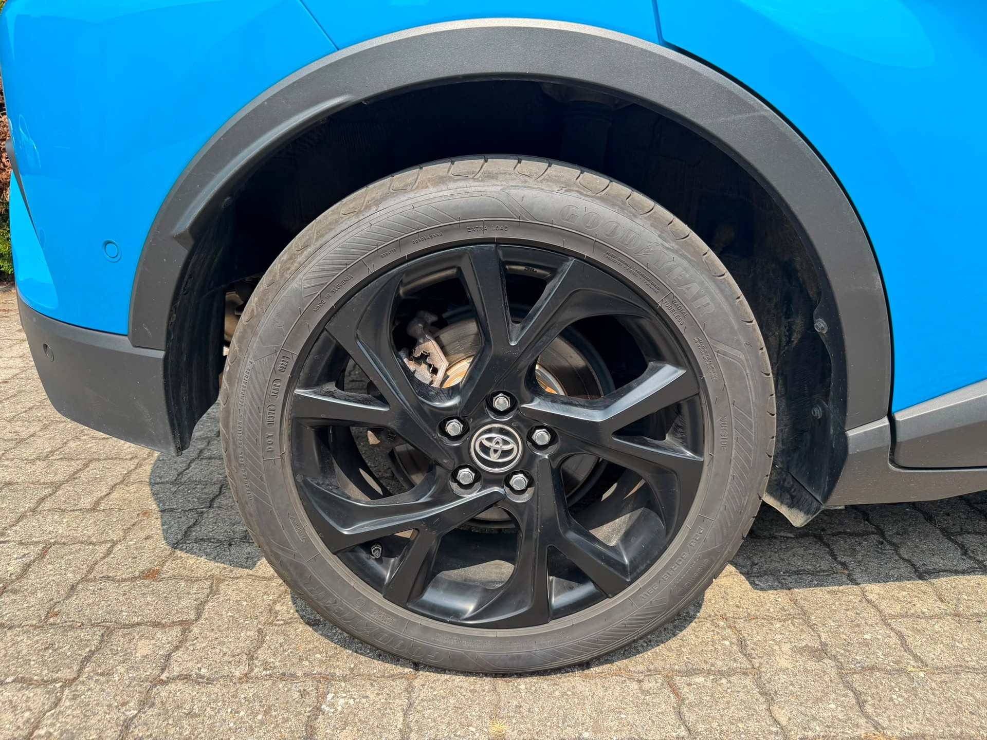 TOYOTA C-HR 1.8 HSD Swiss Limited Edition CVT *Attelage*-image-26