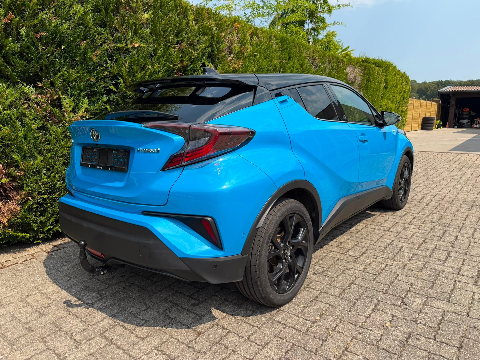 TOYOTA C-HR 1.8 HSD Swiss Limited Edition CVT *Attelage*-image-3