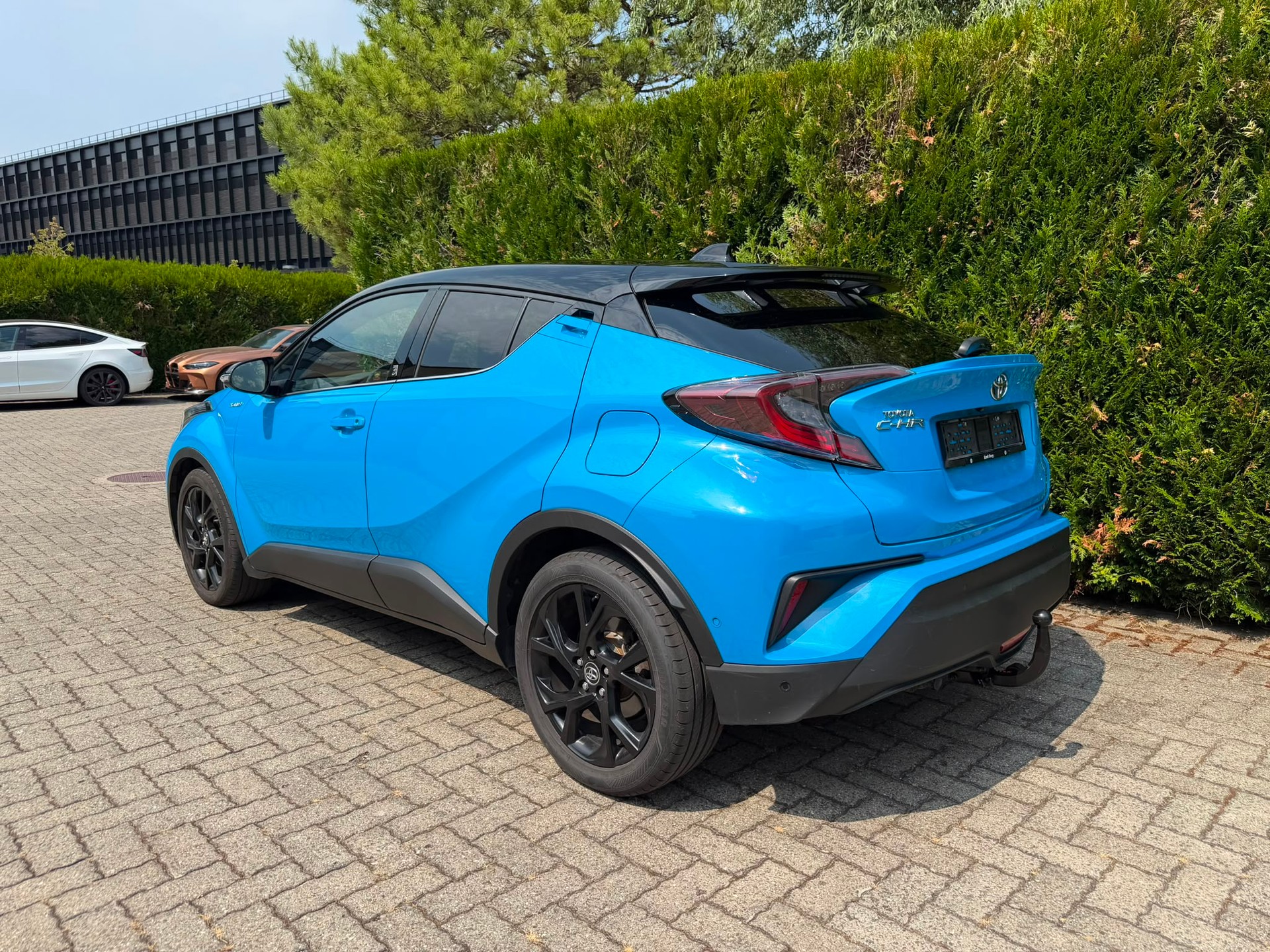 TOYOTA C-HR 1.8 HSD Swiss Limited Edition CVT *Attelage*-image-4