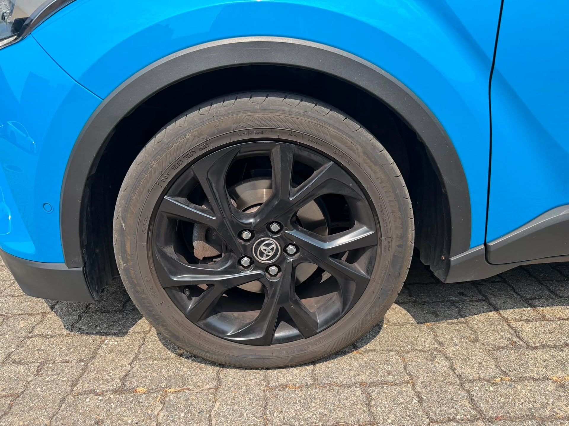 TOYOTA C-HR 1.8 HSD Swiss Limited Edition CVT *Attelage*-image-25