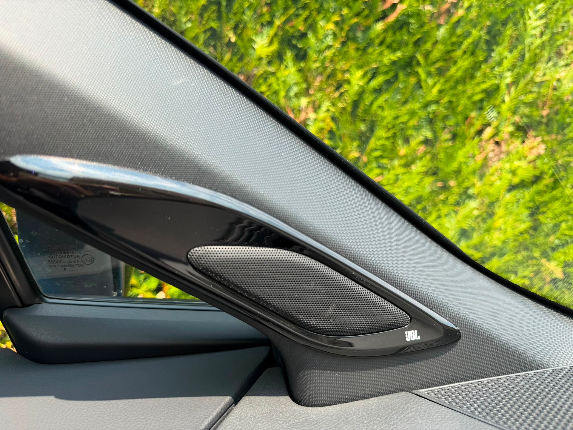 TOYOTA C-HR 1.8 HSD Swiss Limited Edition CVT *Attelage*-image-21