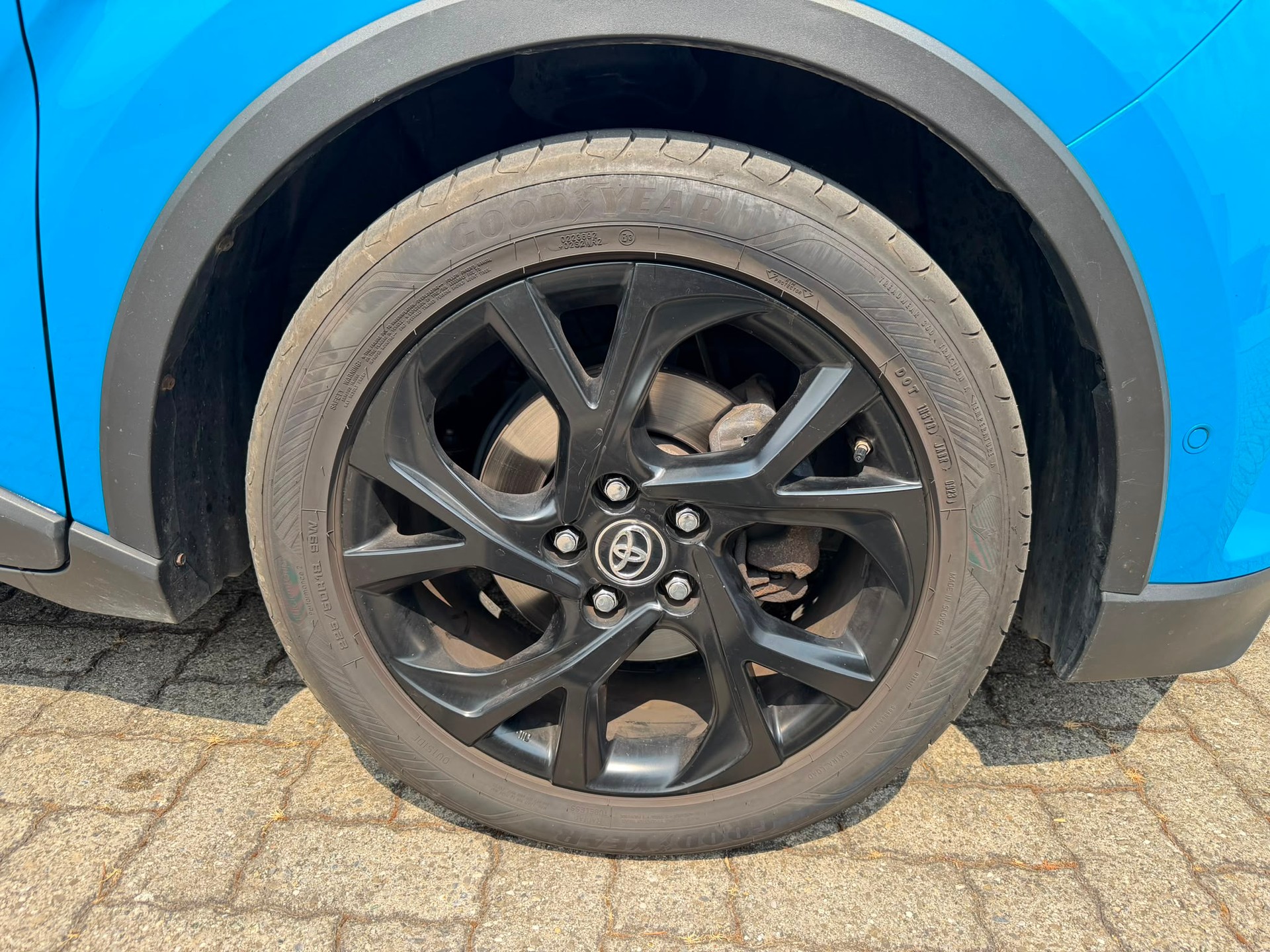 TOYOTA C-HR 1.8 HSD Swiss Limited Edition CVT *Attelage*-image-27