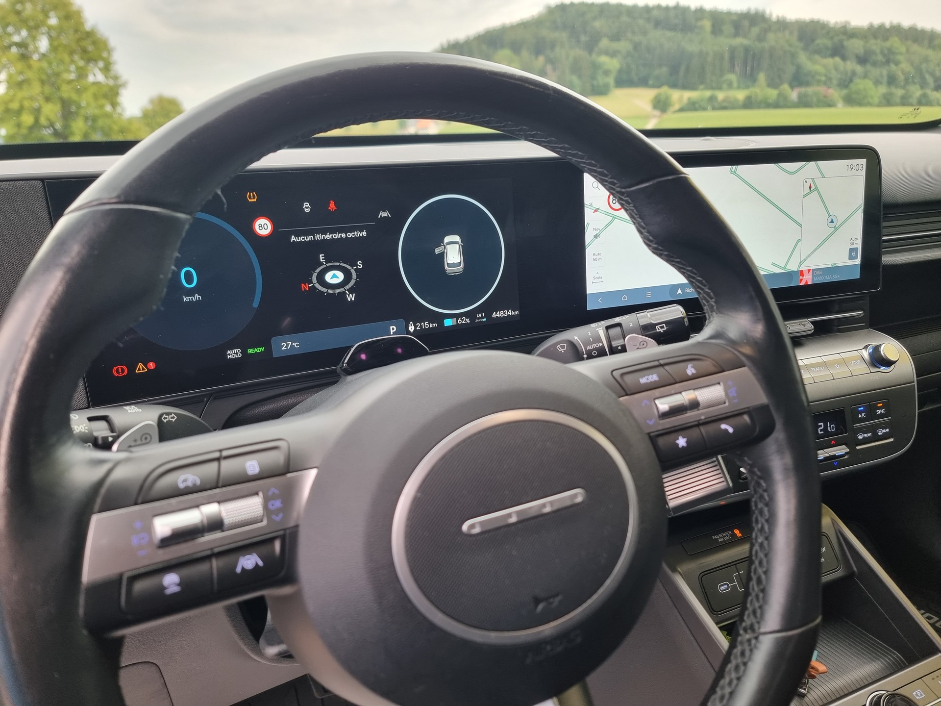 HYUNDAI Kona EV 65.4 kWh Amplia-image-5