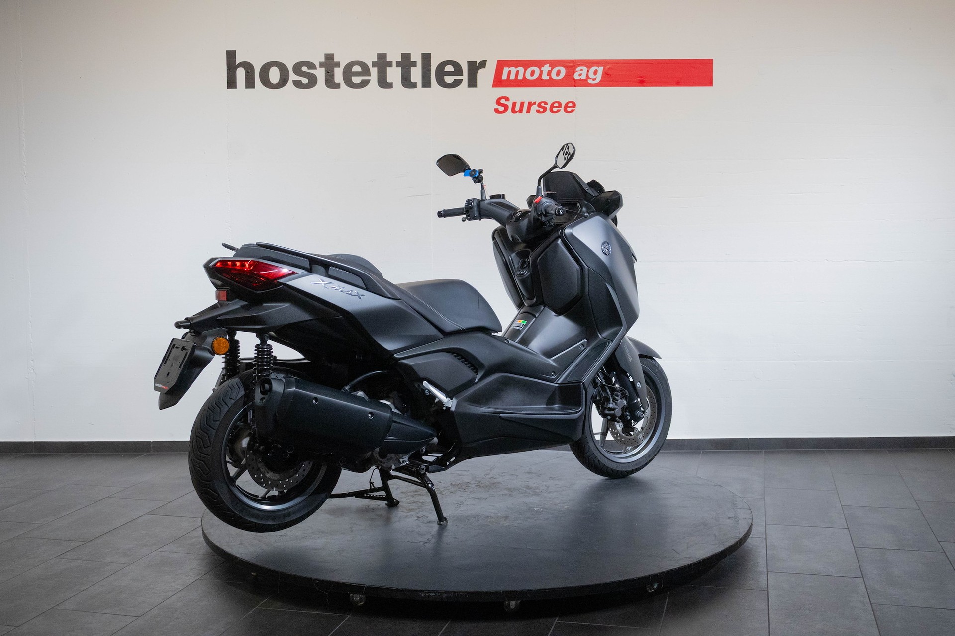 YAMAHA XMAX 300-showroom-element-2
