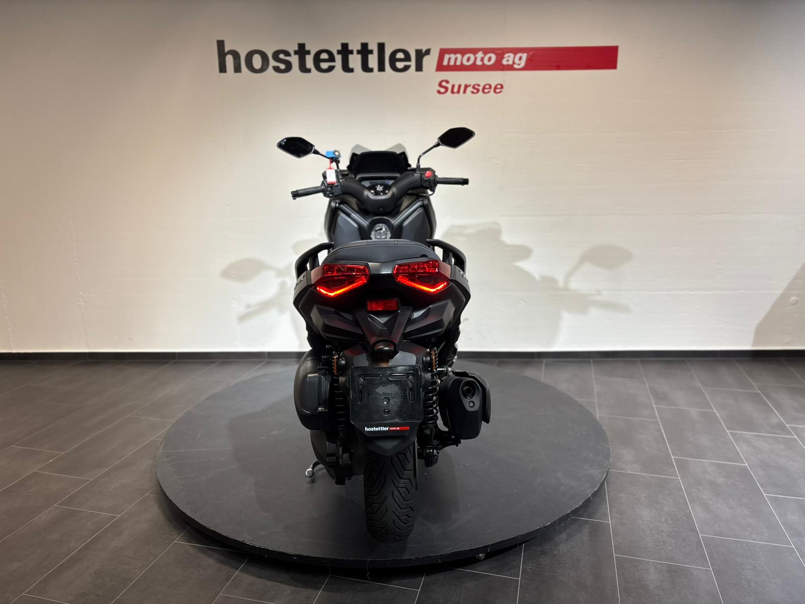 YAMAHA XMAX 300-showroom-element-3