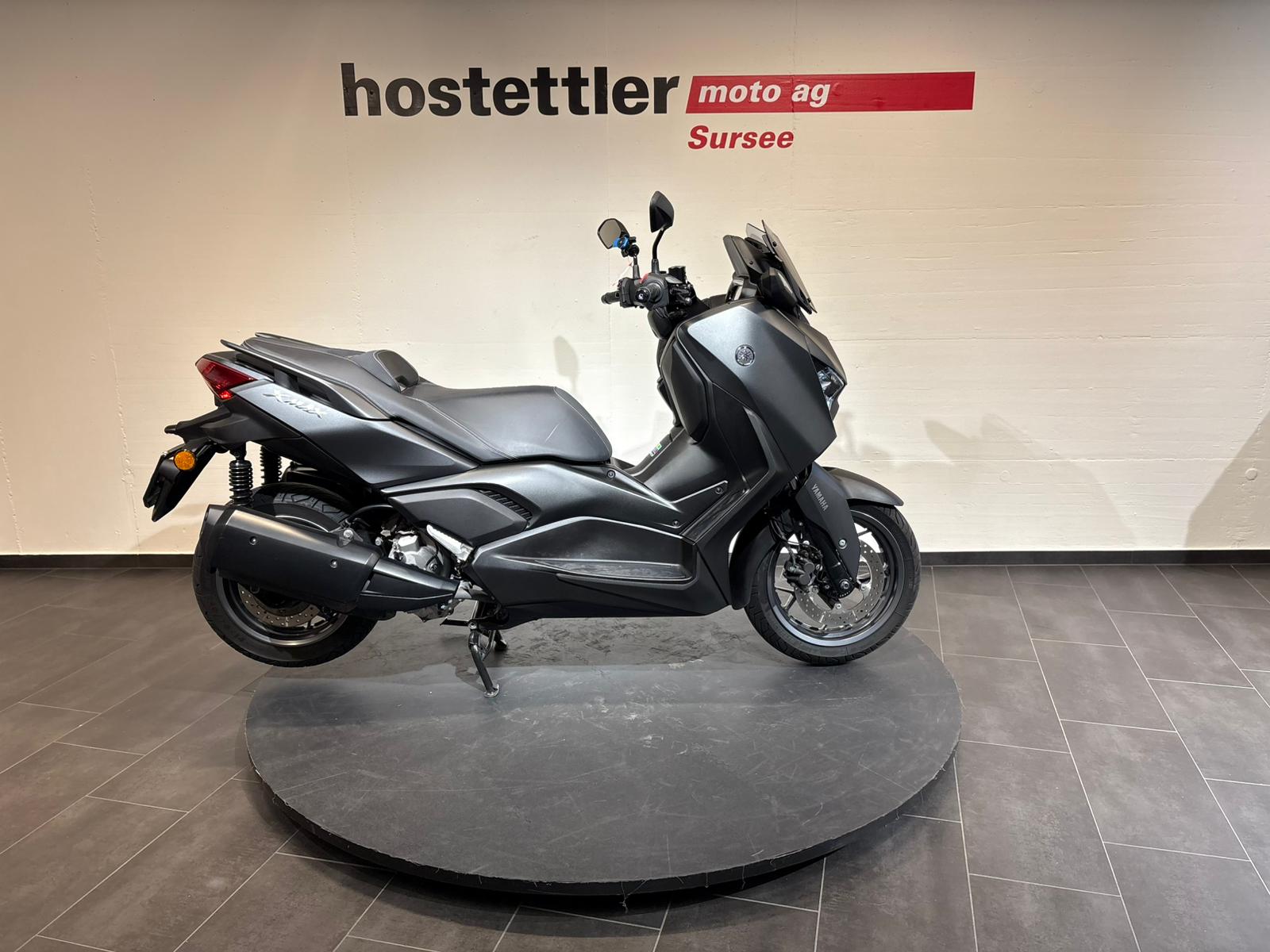 YAMAHA XMAX 300-showroom-element-1