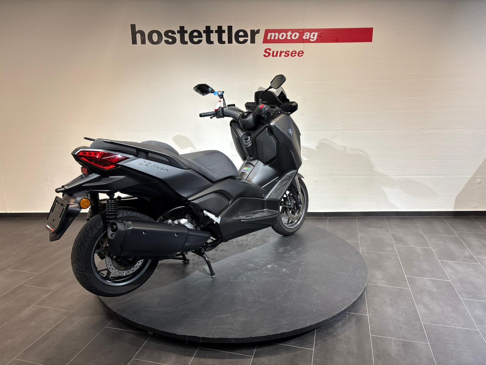 YAMAHA XMAX 300-showroom-element-2