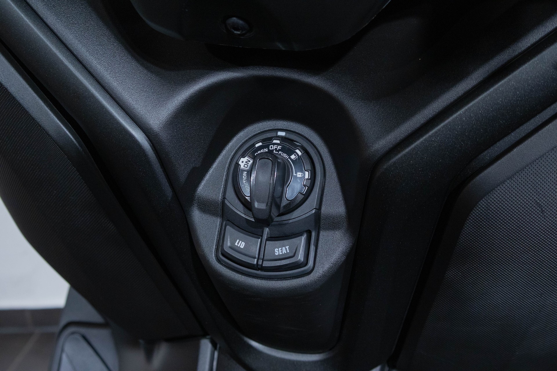 YAMAHA XMAX 300-image-15