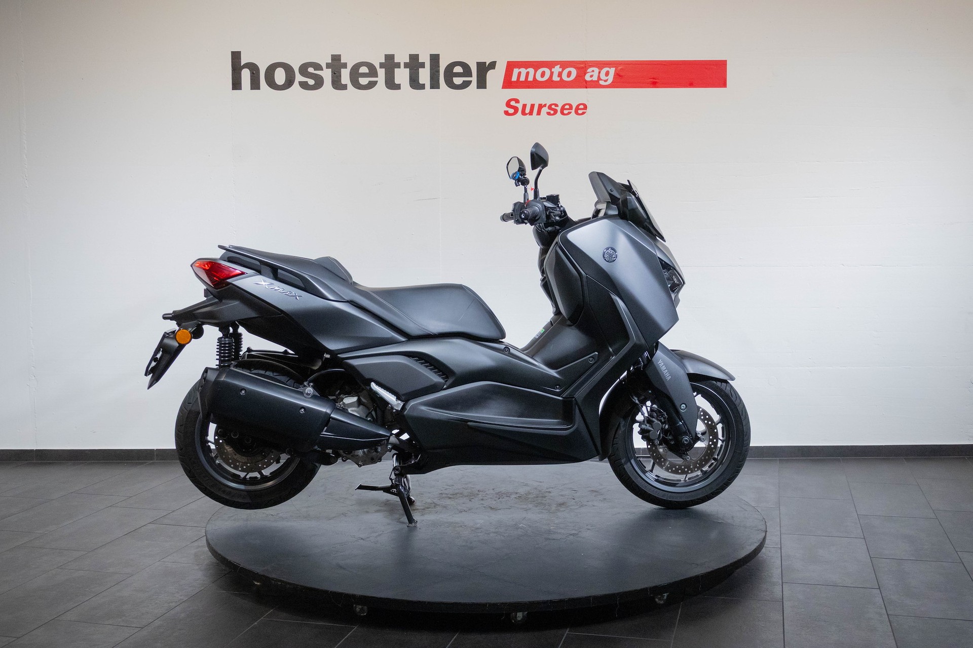 YAMAHA XMAX 300-showroom-element-1