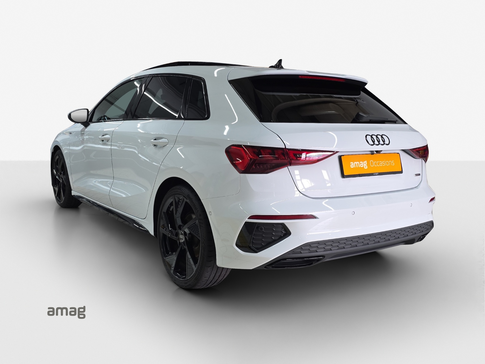 AUDI A3 Sportback 40 TFSI S line quattro S-tronic-image-2