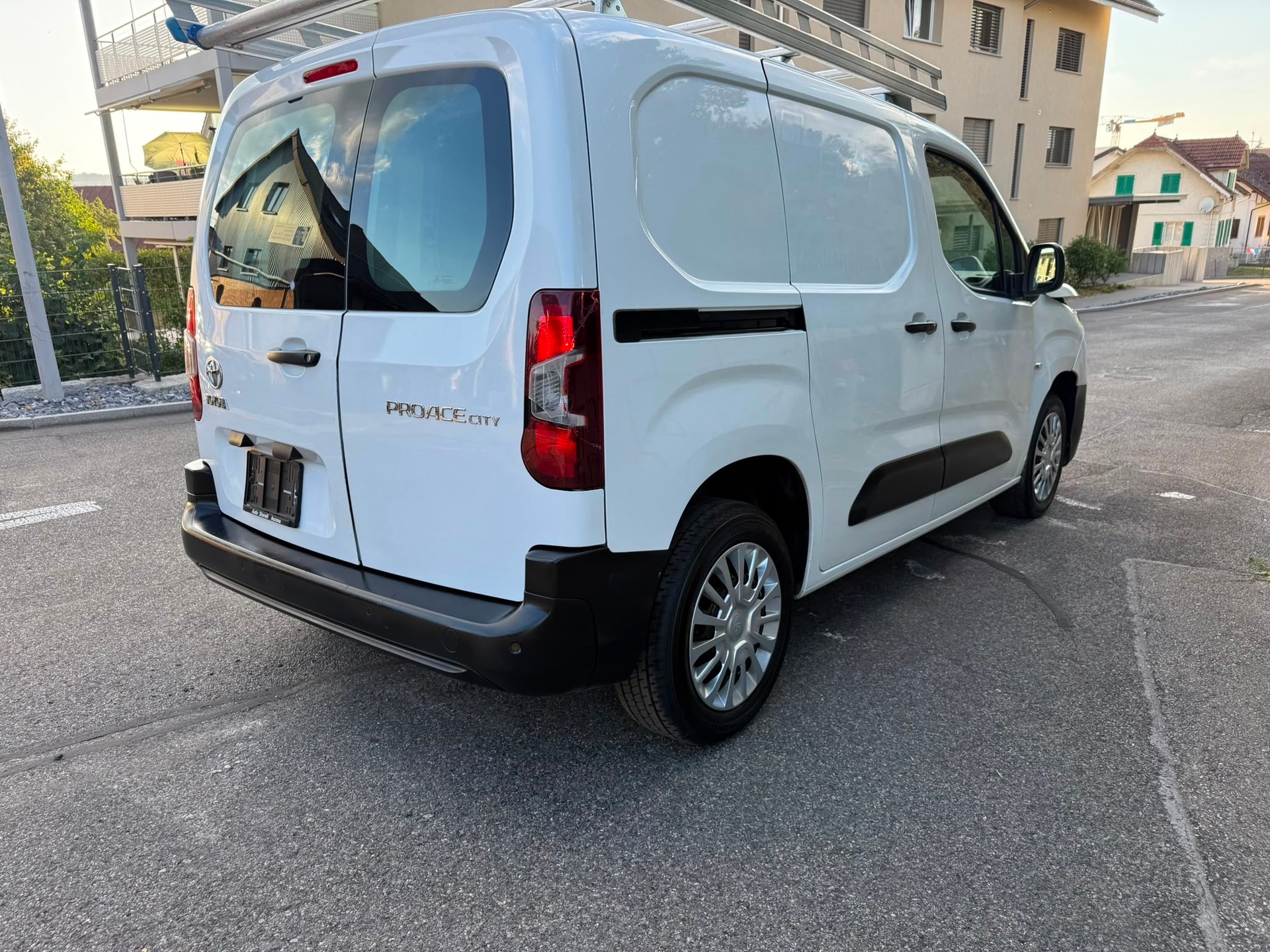 TOYOTA Proace City Van 1.5D Active Medium-image-2