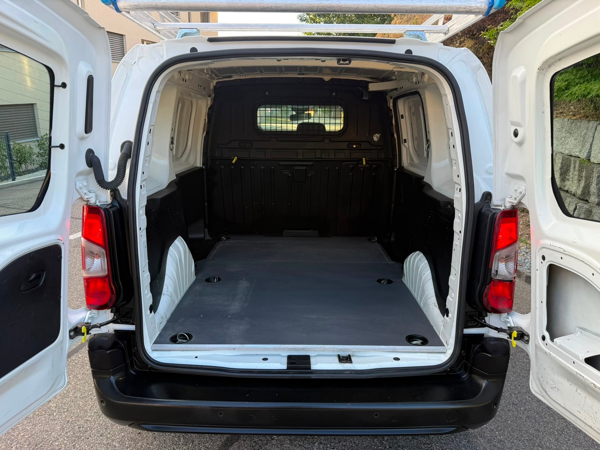 TOYOTA Proace City Van 1.5D Active Medium-image-8