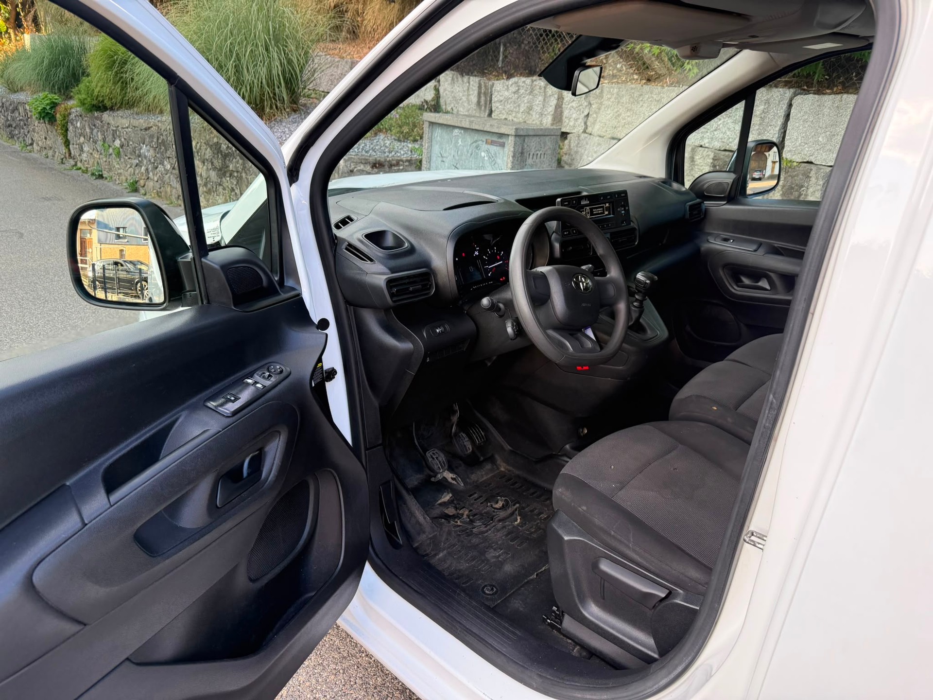 TOYOTA Proace City Van 1.5D Active Medium-image-5