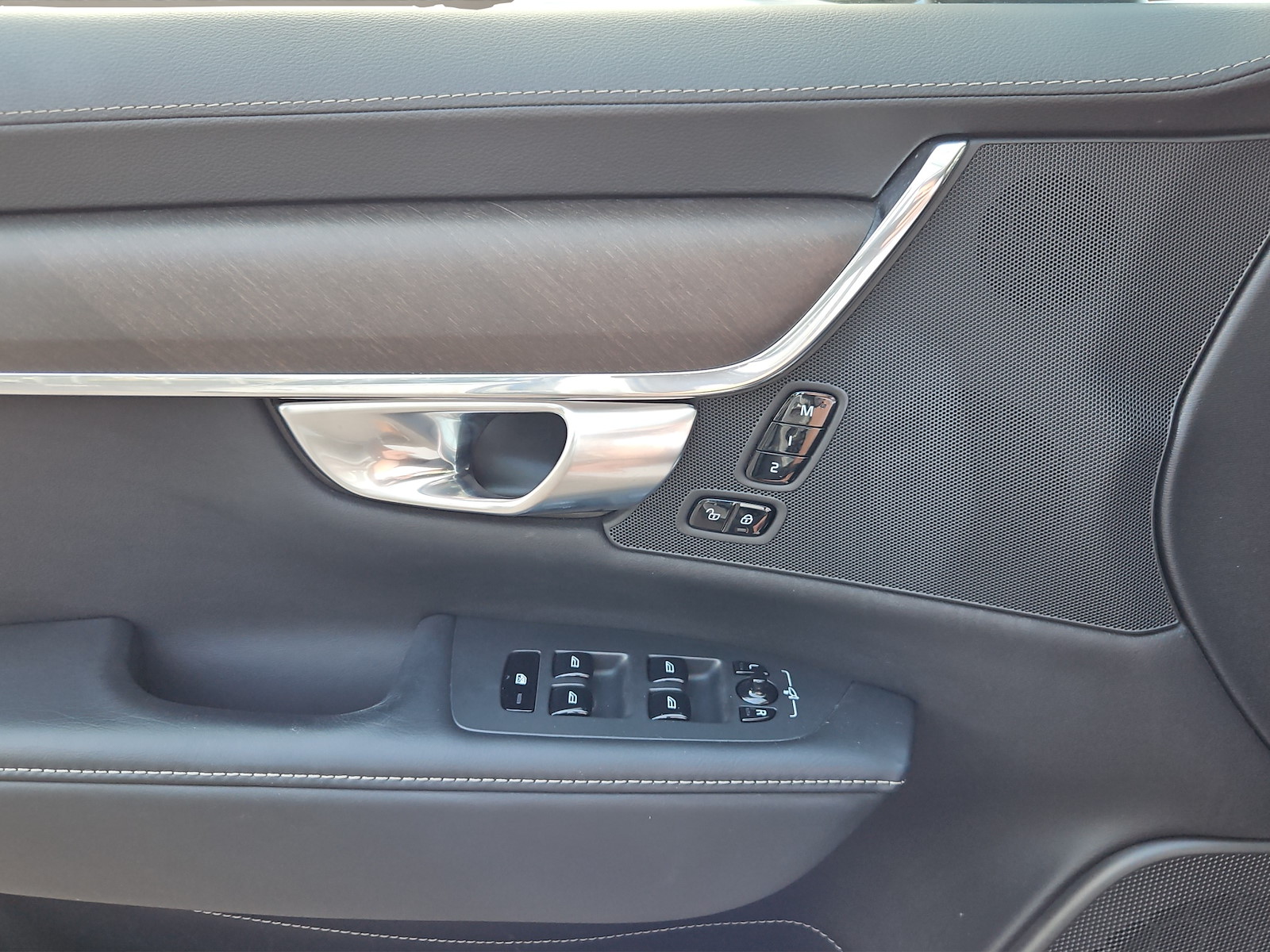 VOLVO V90 Cross Country 2.0 T5 Pro AWD-image-15